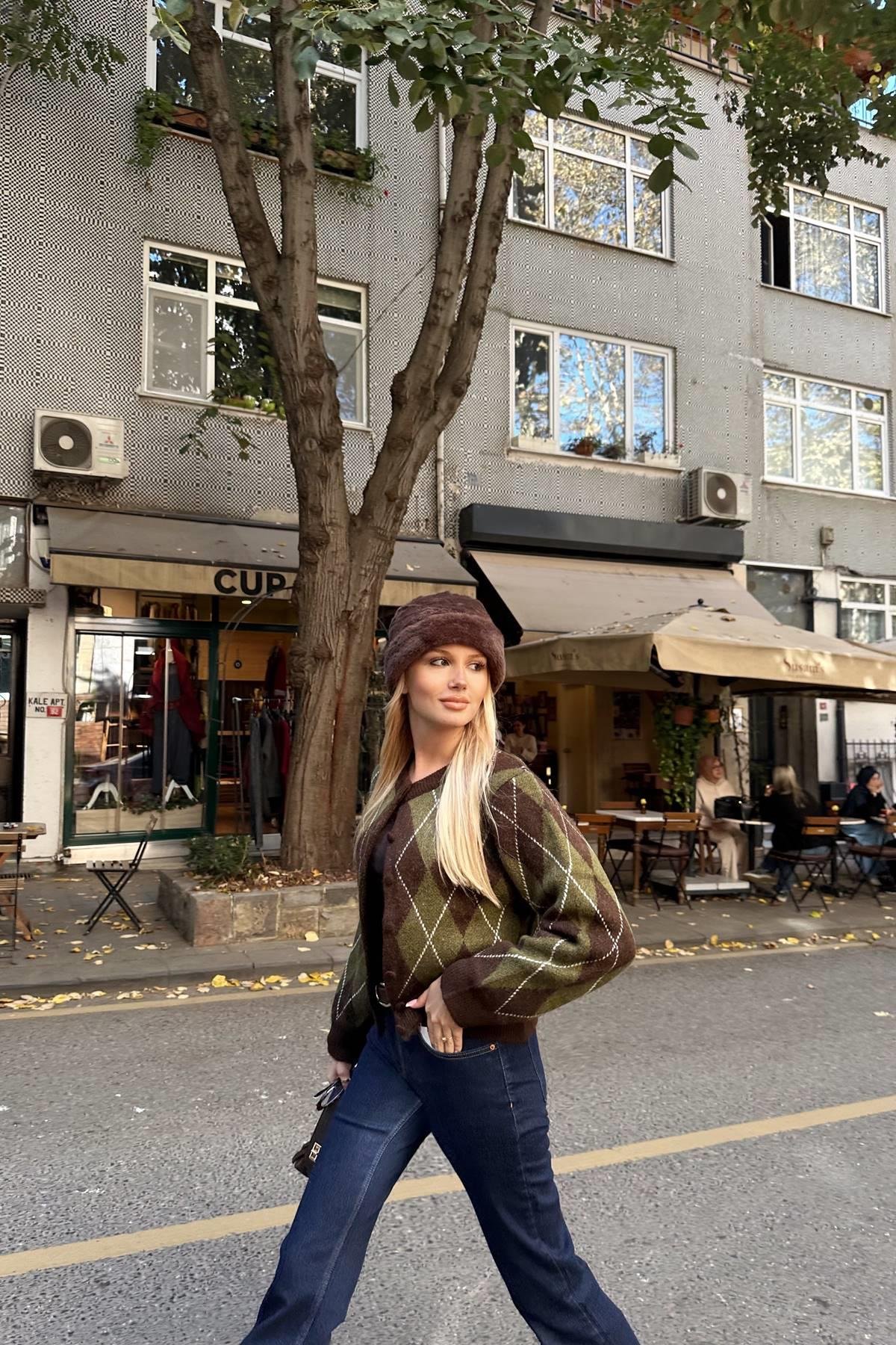 BİSİKLET YAKA BAKLAVA DESEN TRIKO HIRKA