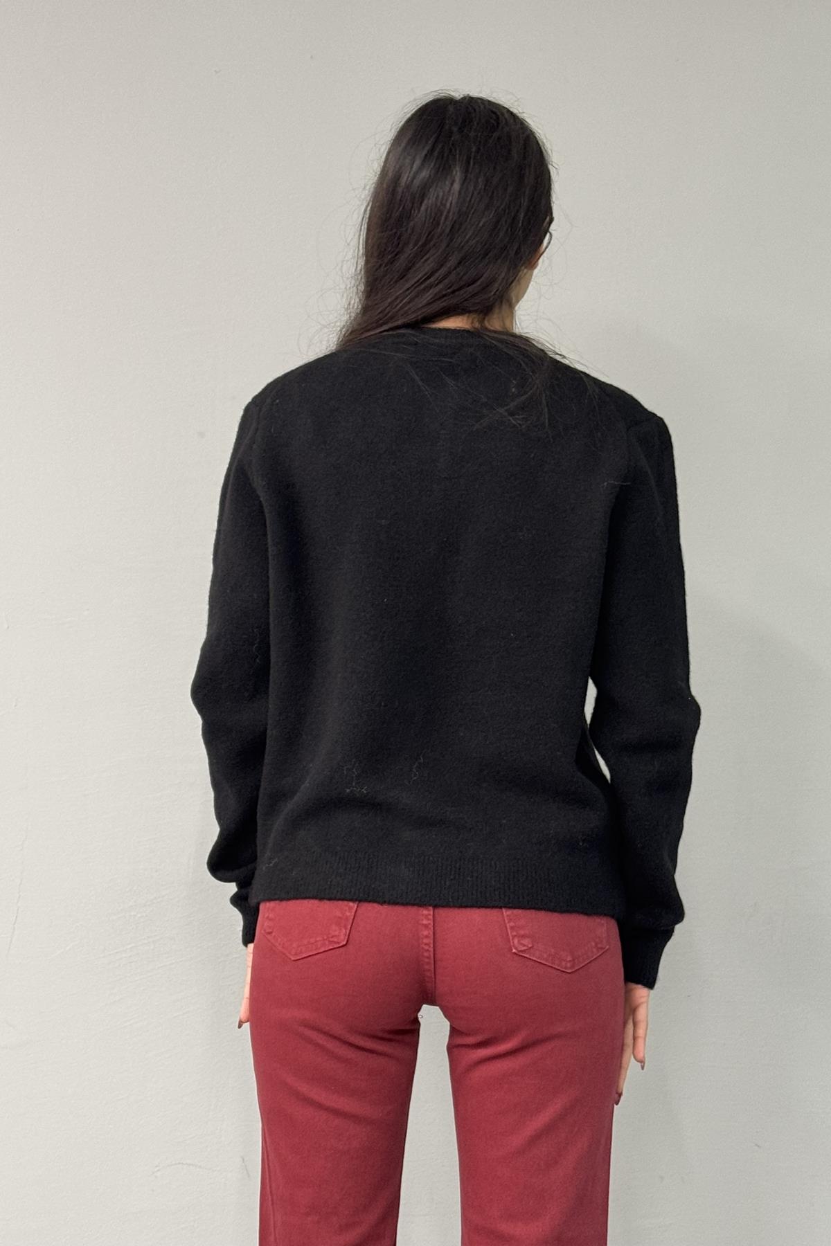 BİSİKLET YAKA BONCUK DÜĞMELİ TRIKO HIRKA