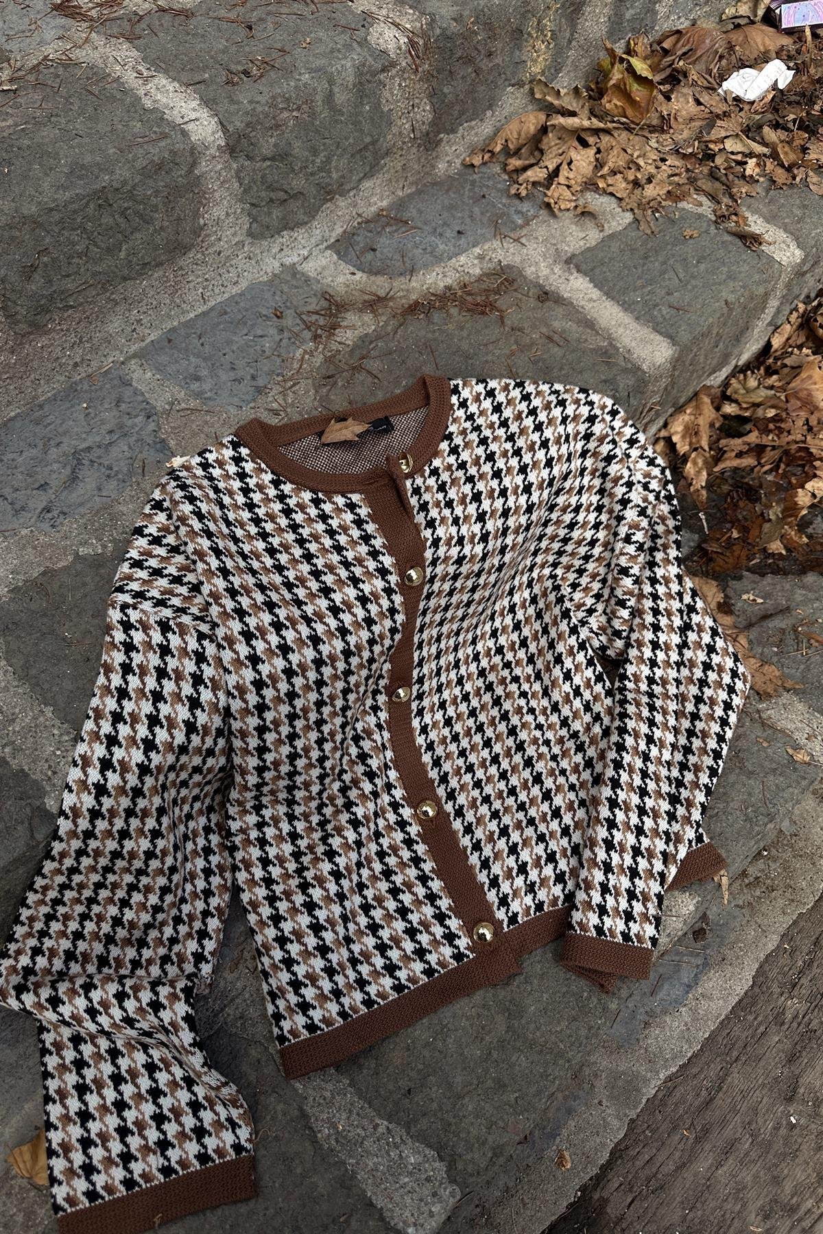 BİSİKLET YAKA DÜĞMELİ TRIKO HIRKA