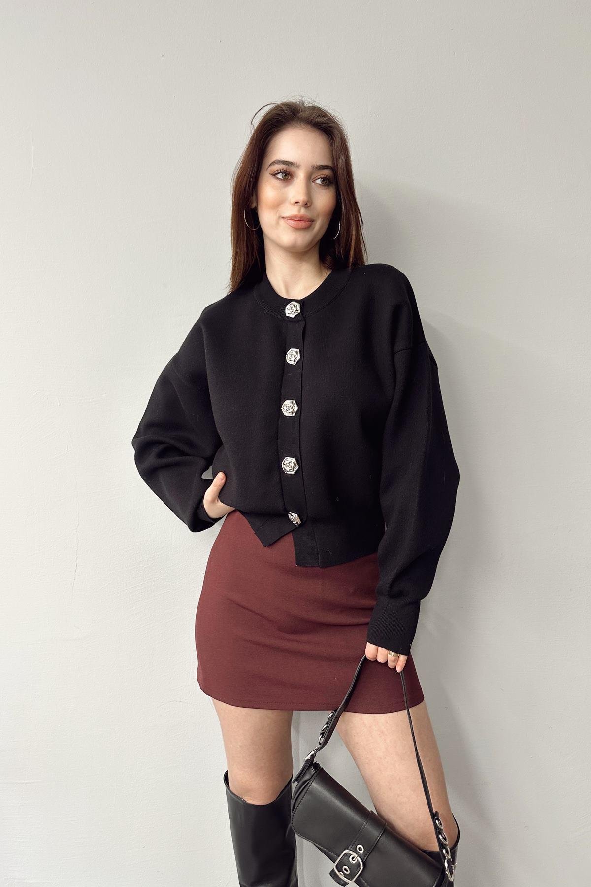 BİSİKLET YAKA GÜL DÜĞME DETAYLI TRIKO HIRKA