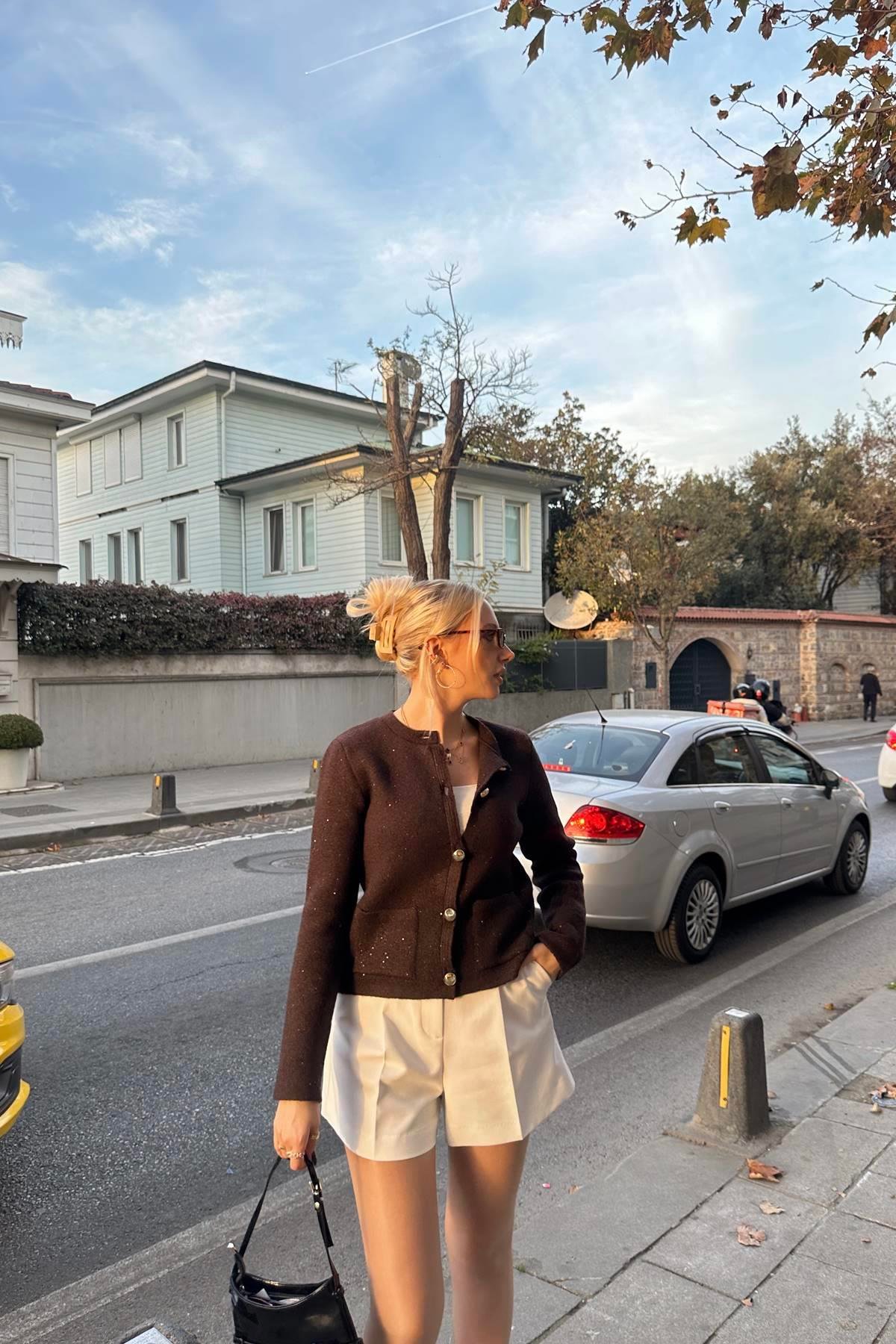 BİSİKLET YAKA PULLU SİMLİ DÜĞMELİ TRIKO HIRKA