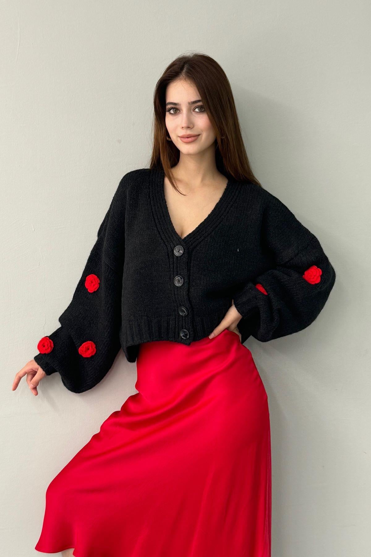 ÇİÇEK DETAYLI TRIKO HIRKA