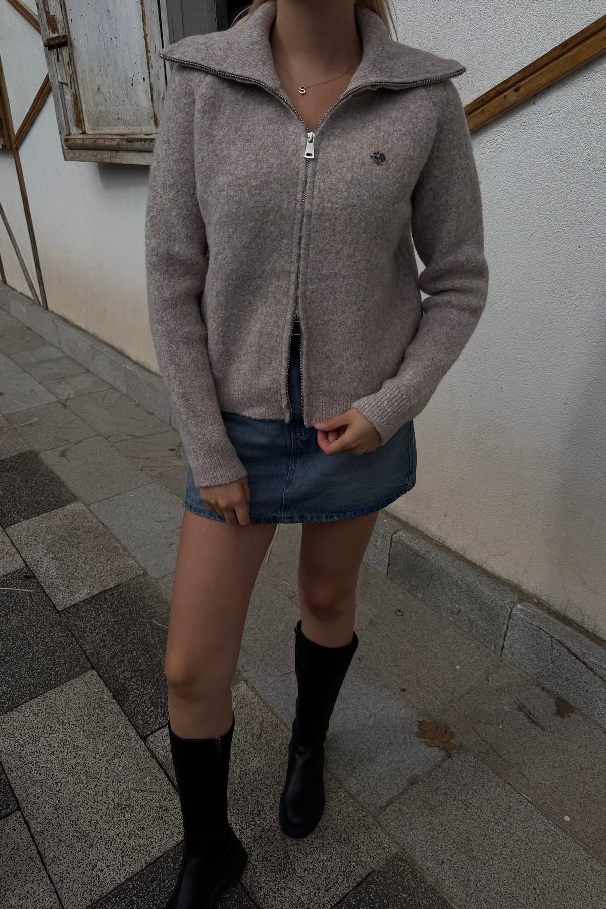 ÇİFT FERMUARLI TRIKO HIRKA