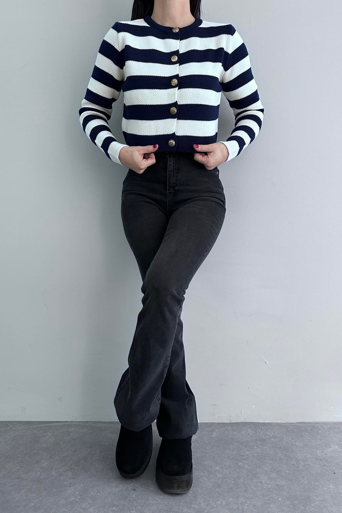 ÇİZGİLİ CROP HIRKA