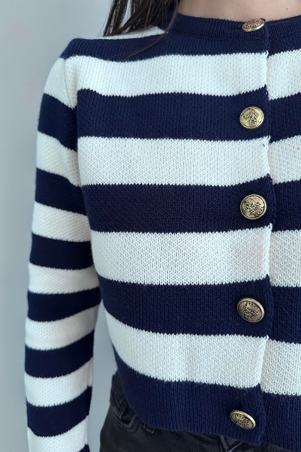 ÇİZGİLİ CROP HIRKA