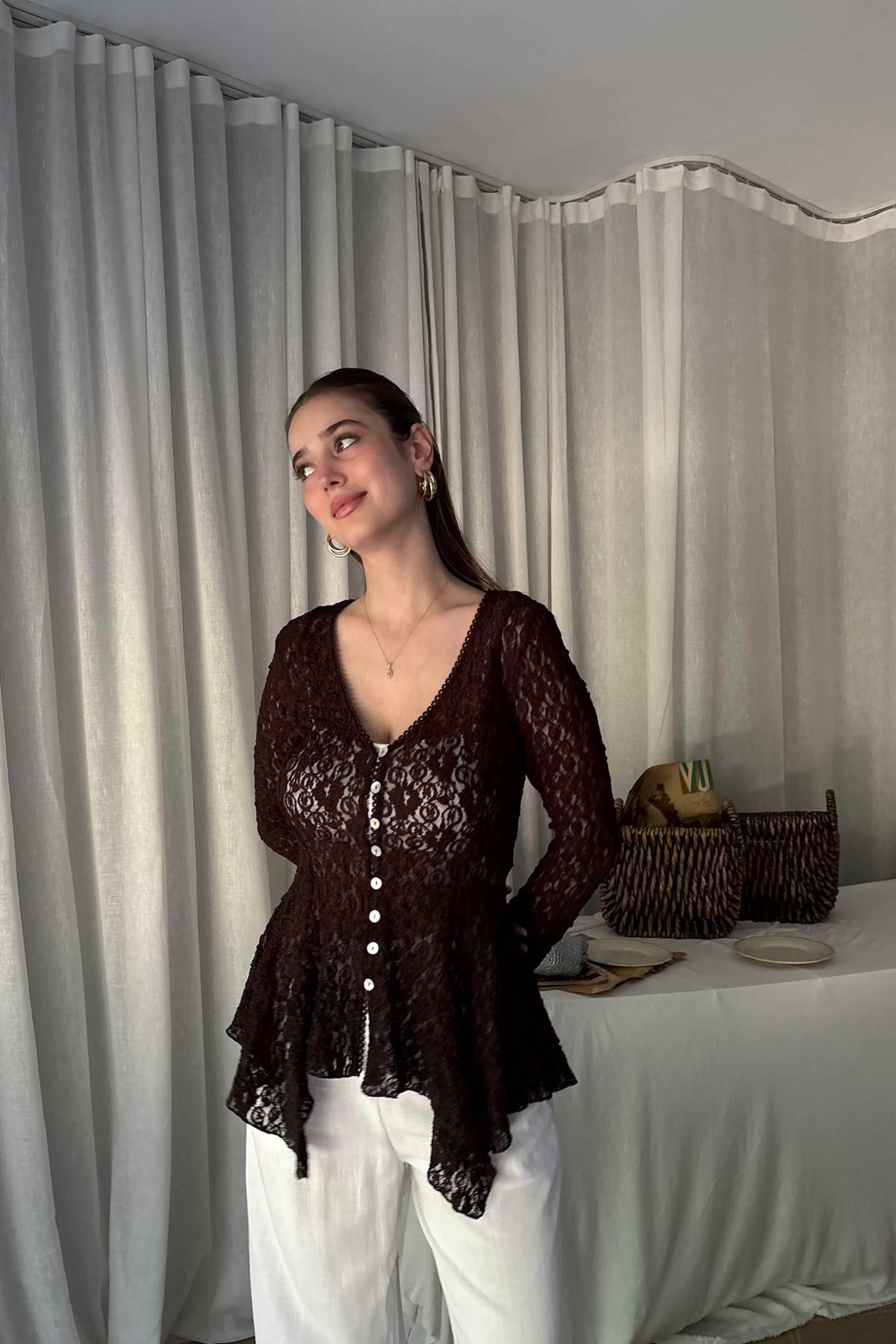 DÜĞMELİ PEPLUM DANTEL HIRKA