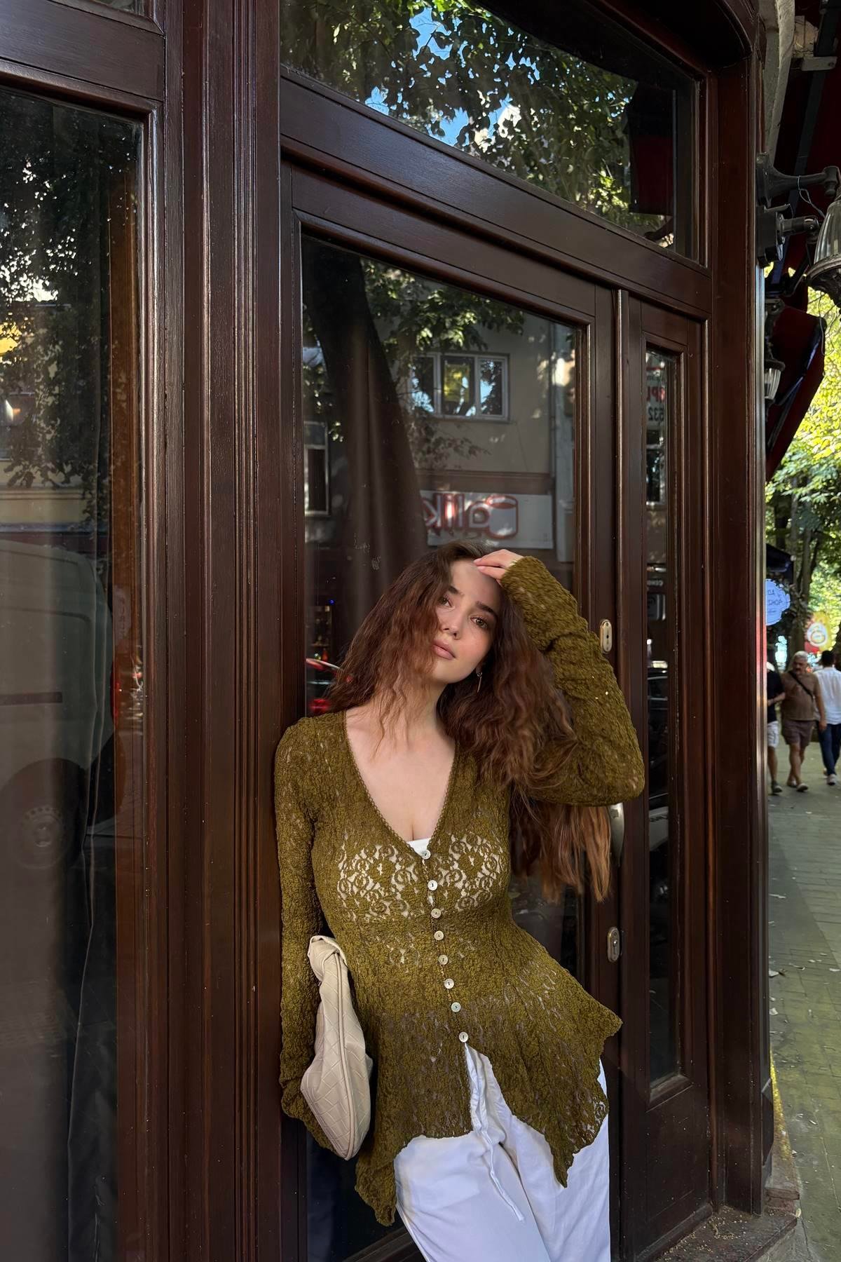 DÜĞMELİ PEPLUM DANTEL HIRKA