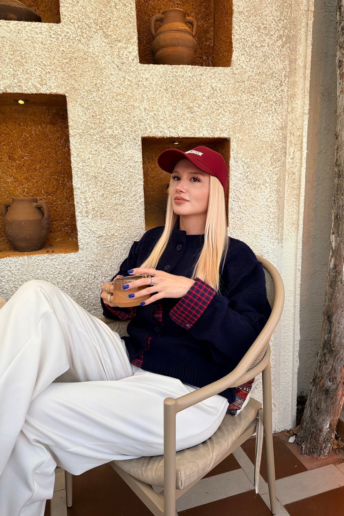 EKOSE GARNİLİ TRIKO HIRKA