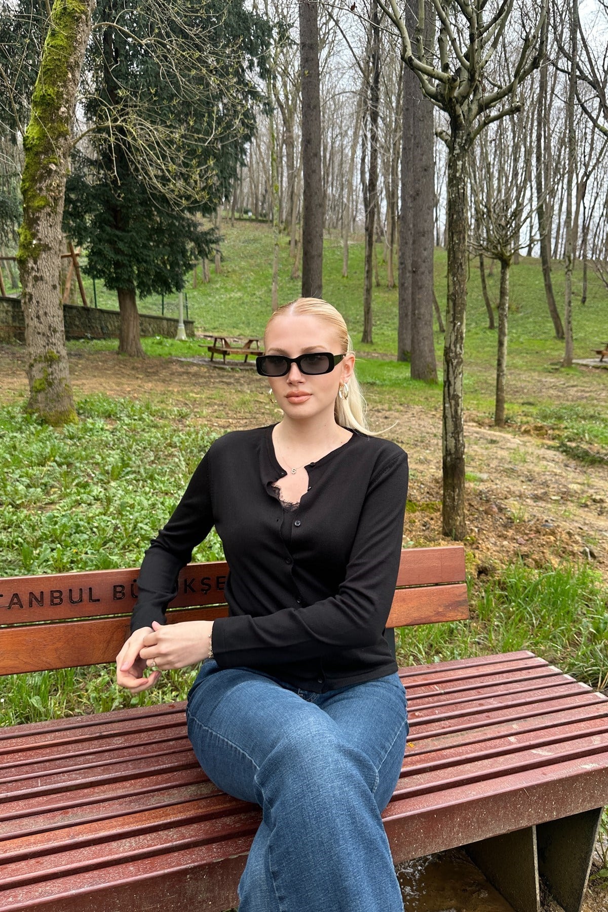 İÇİ DANTEL ATLET DETAYLI DÜĞMELİ HIRKA