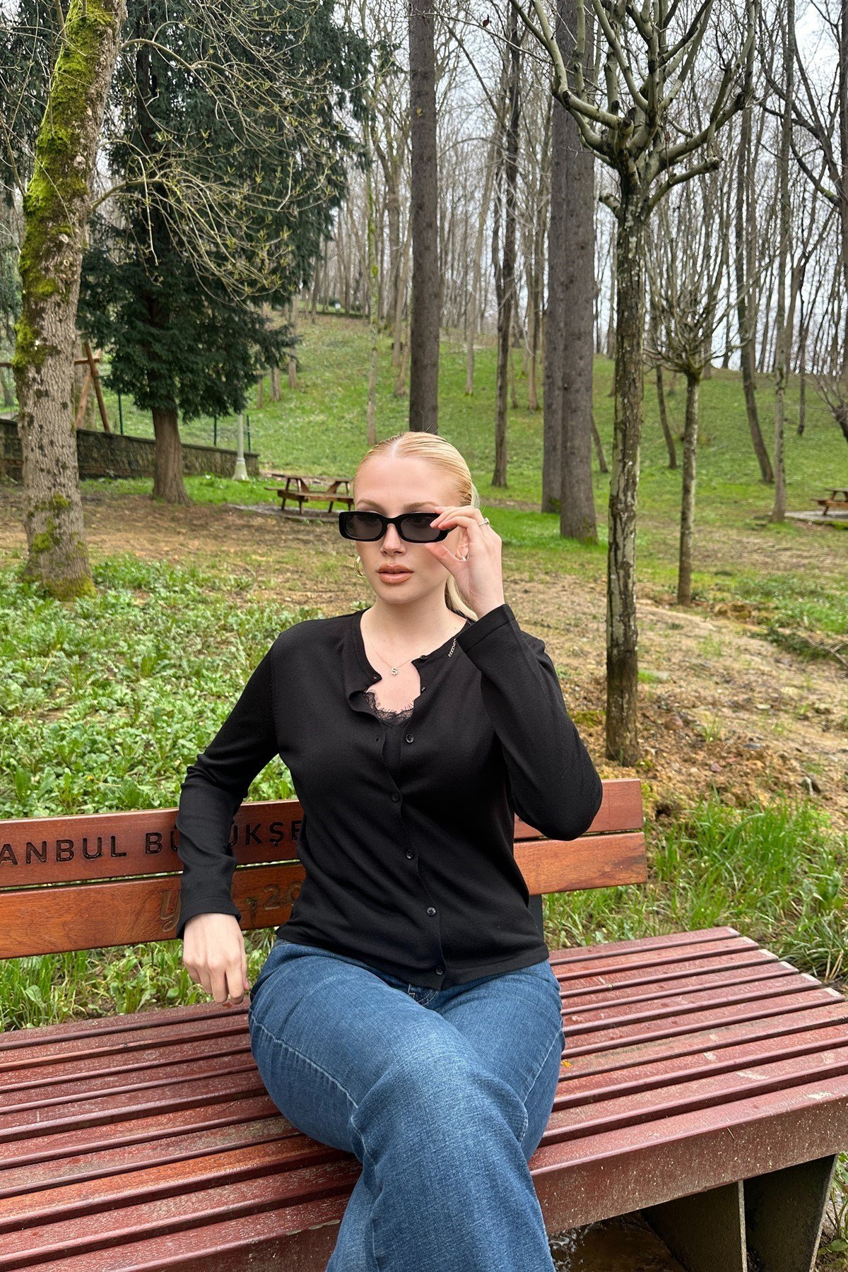 İÇİ DANTEL ATLET DETAYLI DÜĞMELİ HIRKA