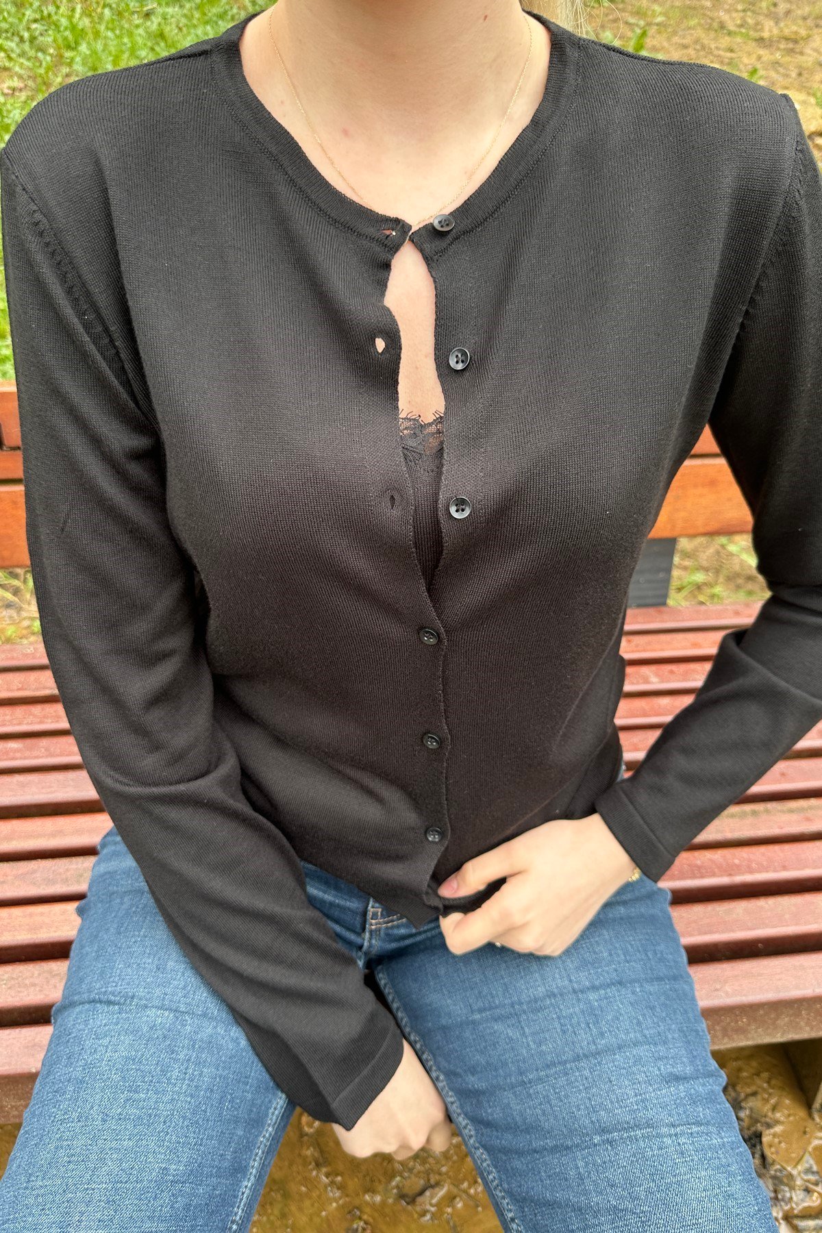 İÇİ DANTEL ATLET DETAYLI DÜĞMELİ HIRKA