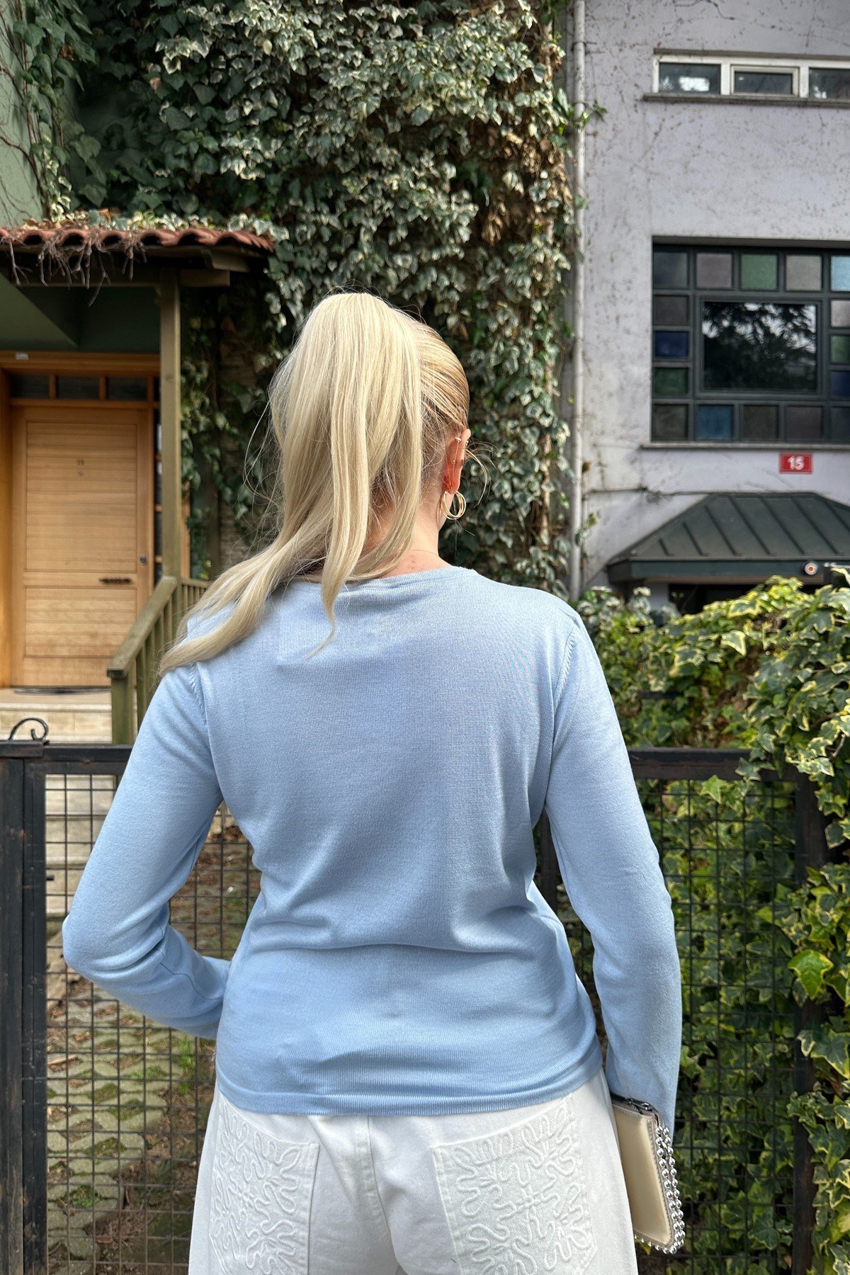 İÇİ DANTEL ATLET DETAYLI DÜĞMELİ HIRKA