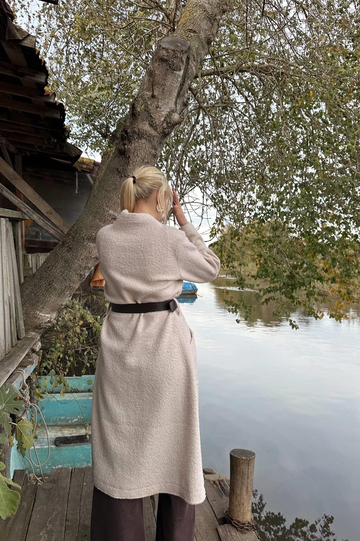 KEMER DETAYLI UZUN YÜN HIRKA
