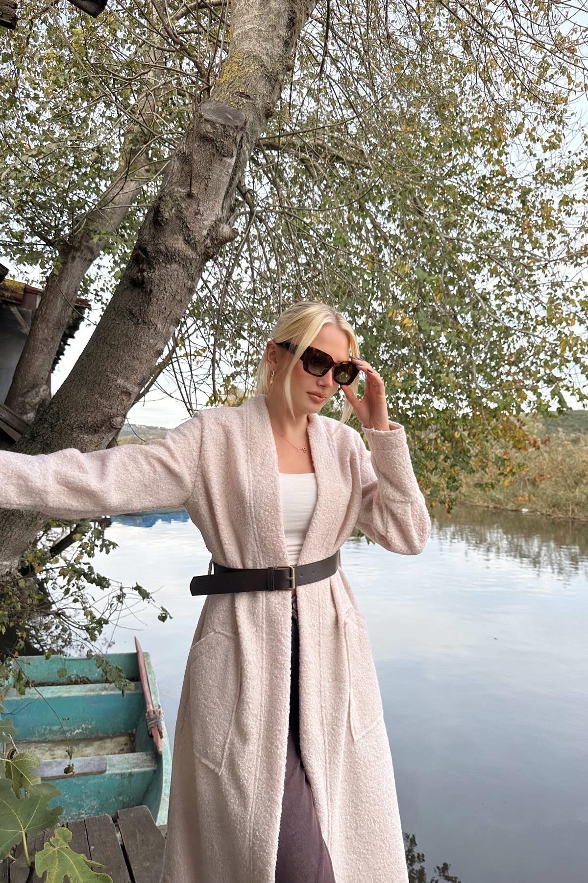 KEMER DETAYLI UZUN YÜN HIRKA