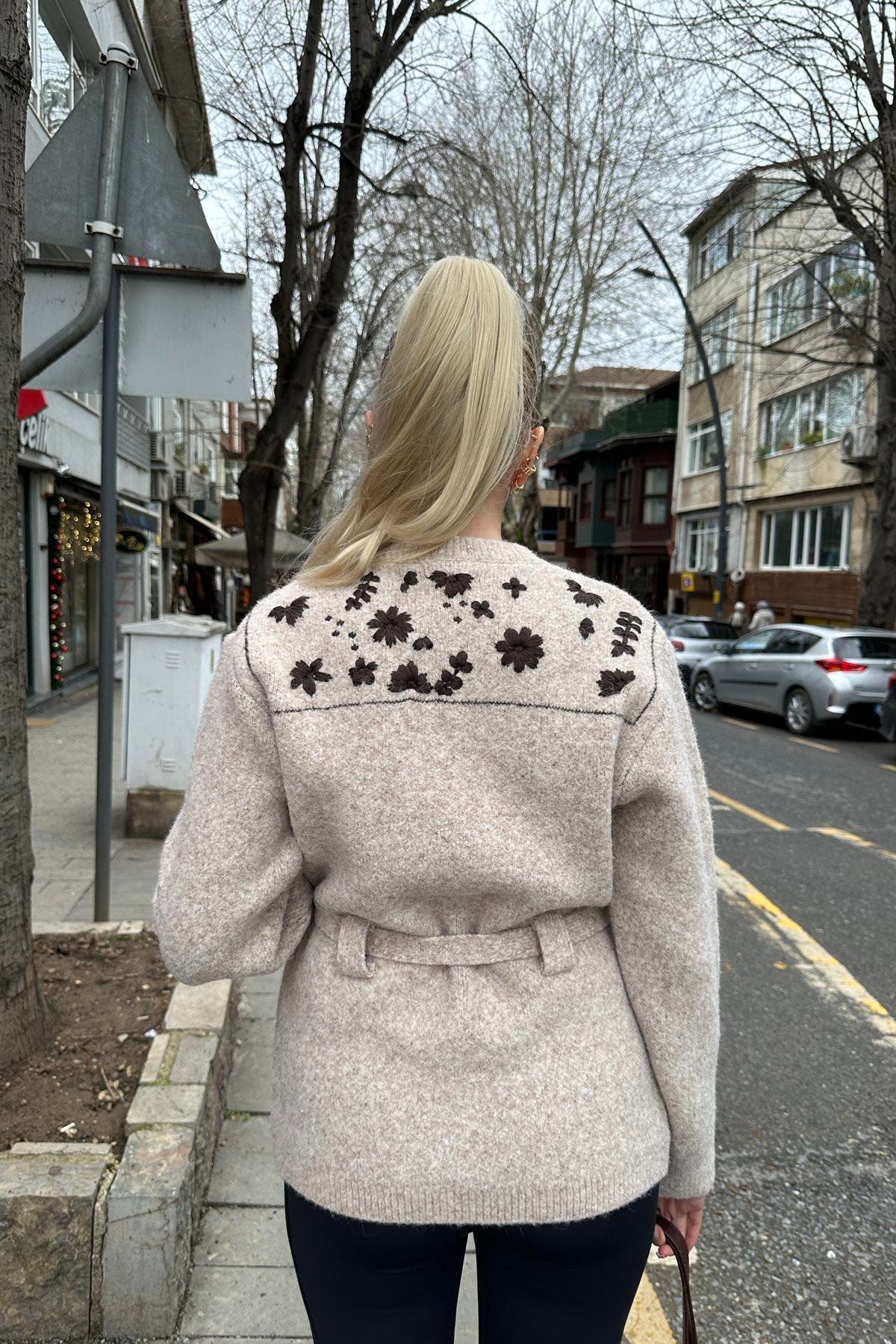 KONTRAST NAKIŞ YÜN KARIŞIM KEMERLİ TRIKO HIRKA