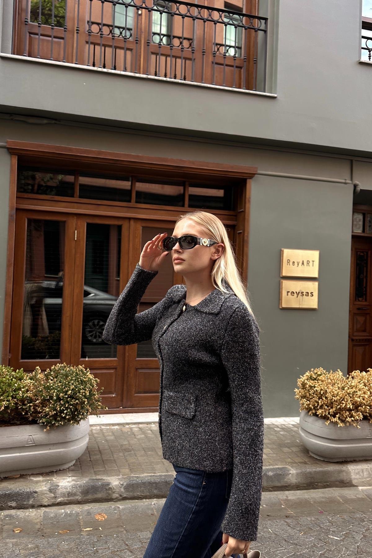 POLO YAKA DÜĞMELİ CEP DETAYLI TRIKO HIRKA