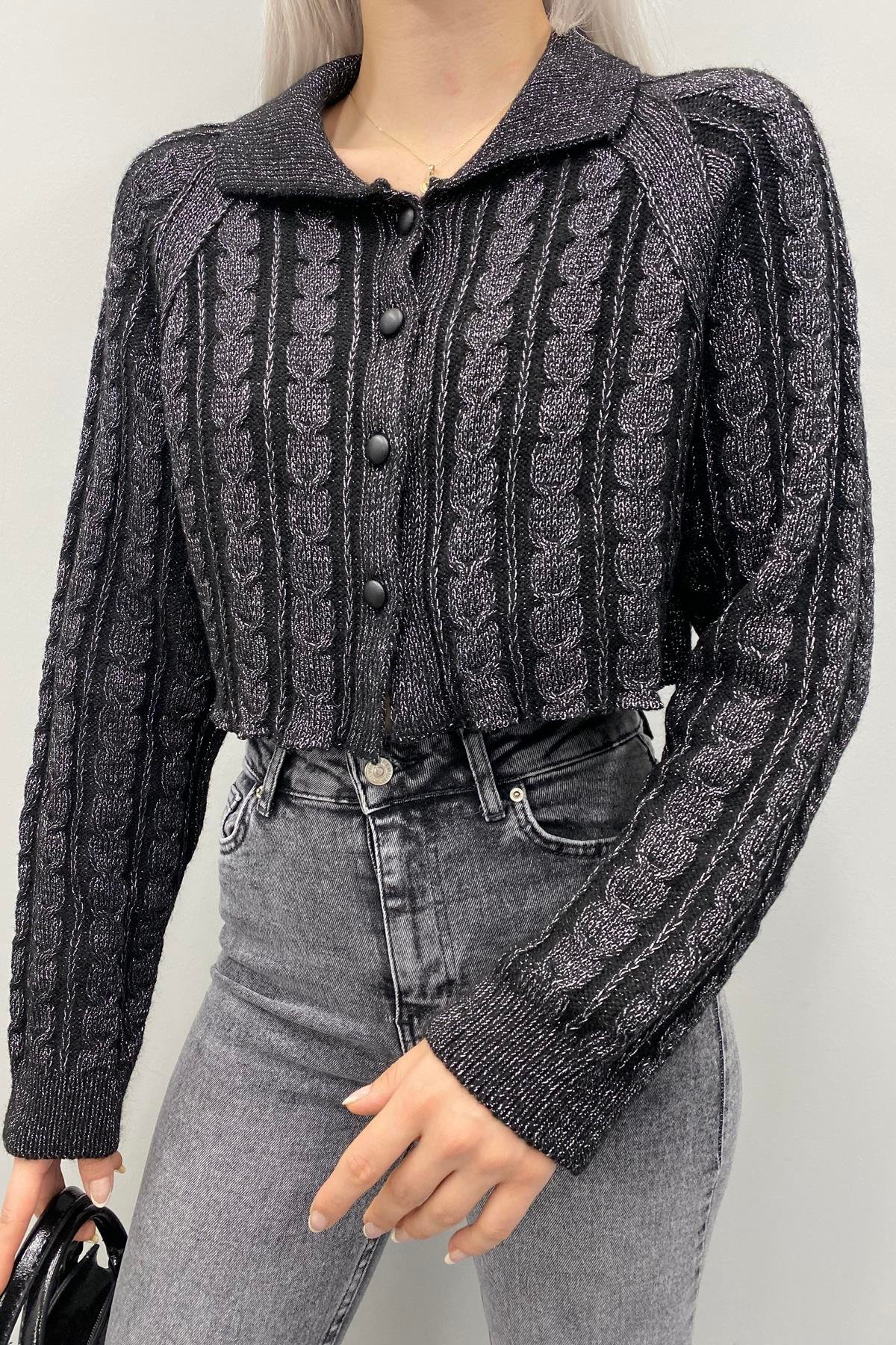 POLO YAKA DÜĞMELİ SİMLİ CROP HIRKA