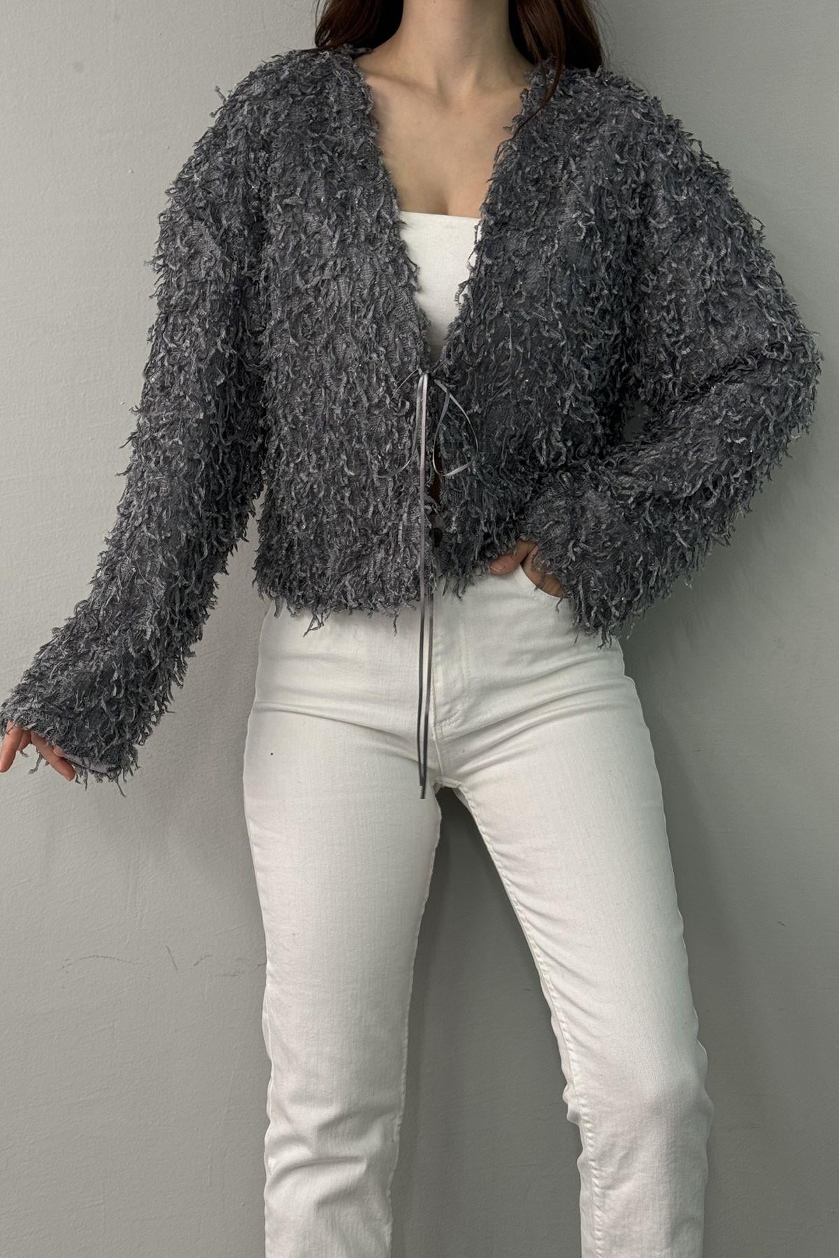 PÜSKÜLLÜ ÖN BAĞCIKLI HIRKA