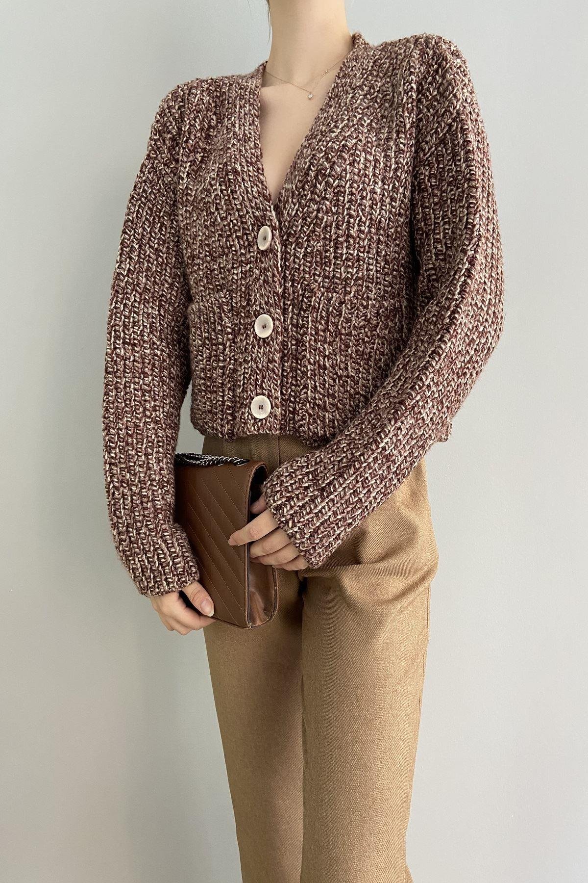 V YAKA CROP HIRKA