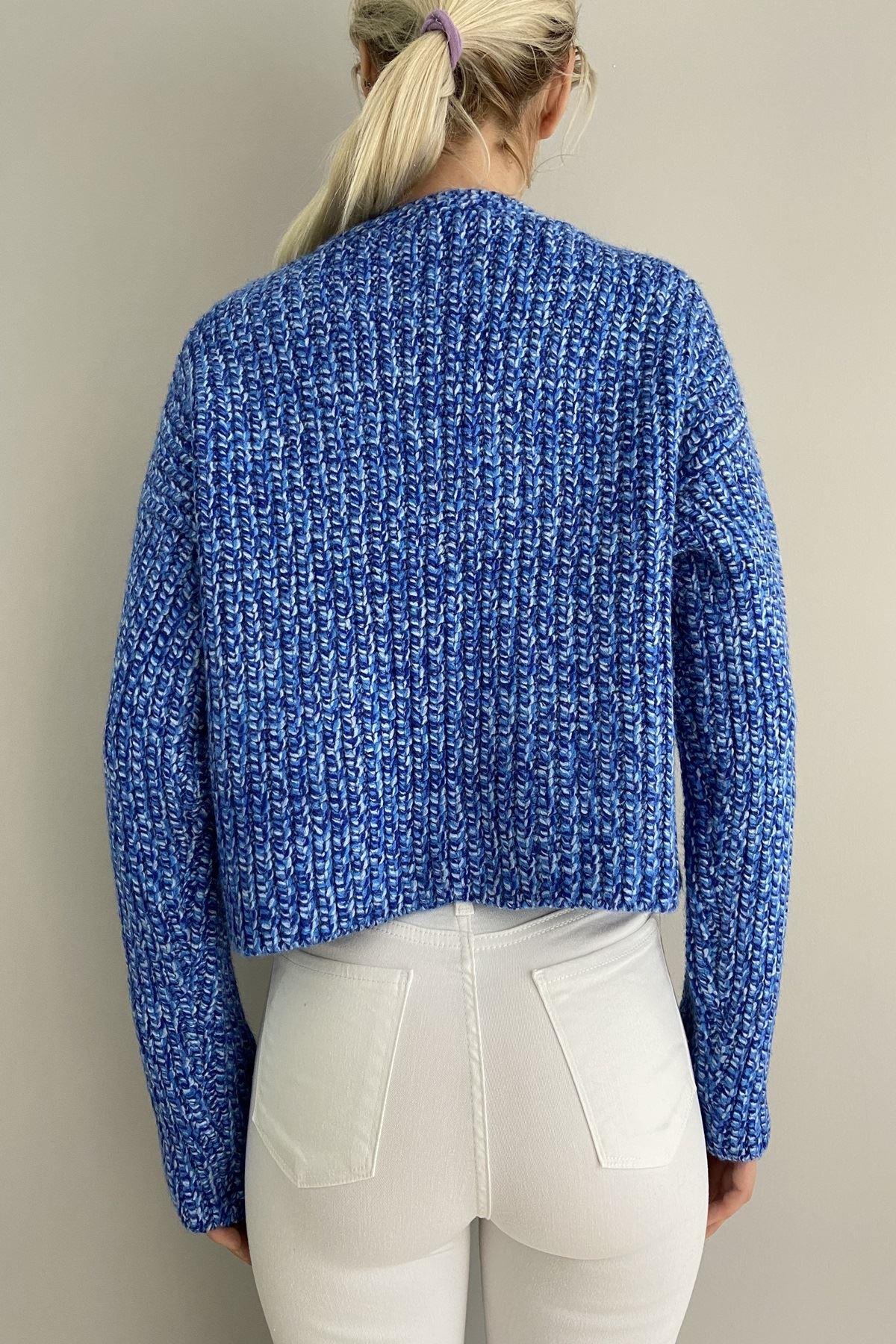 V YAKA CROP HIRKA