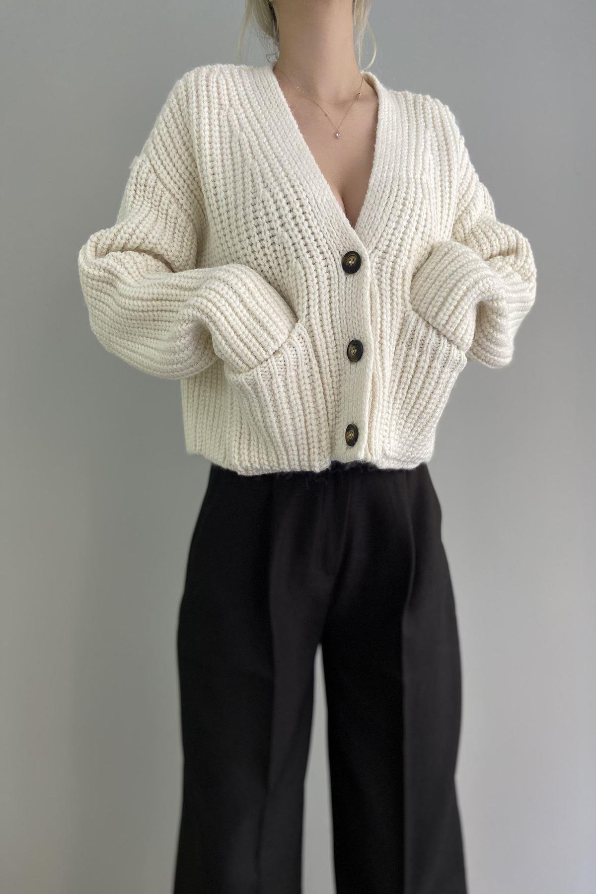 V YAKA CROP HIRKA