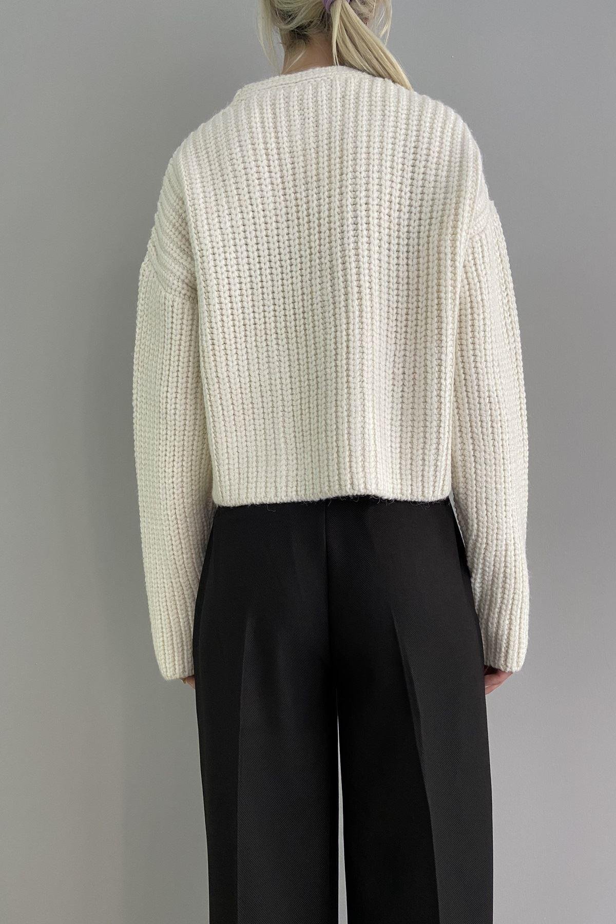 V YAKA CROP HIRKA