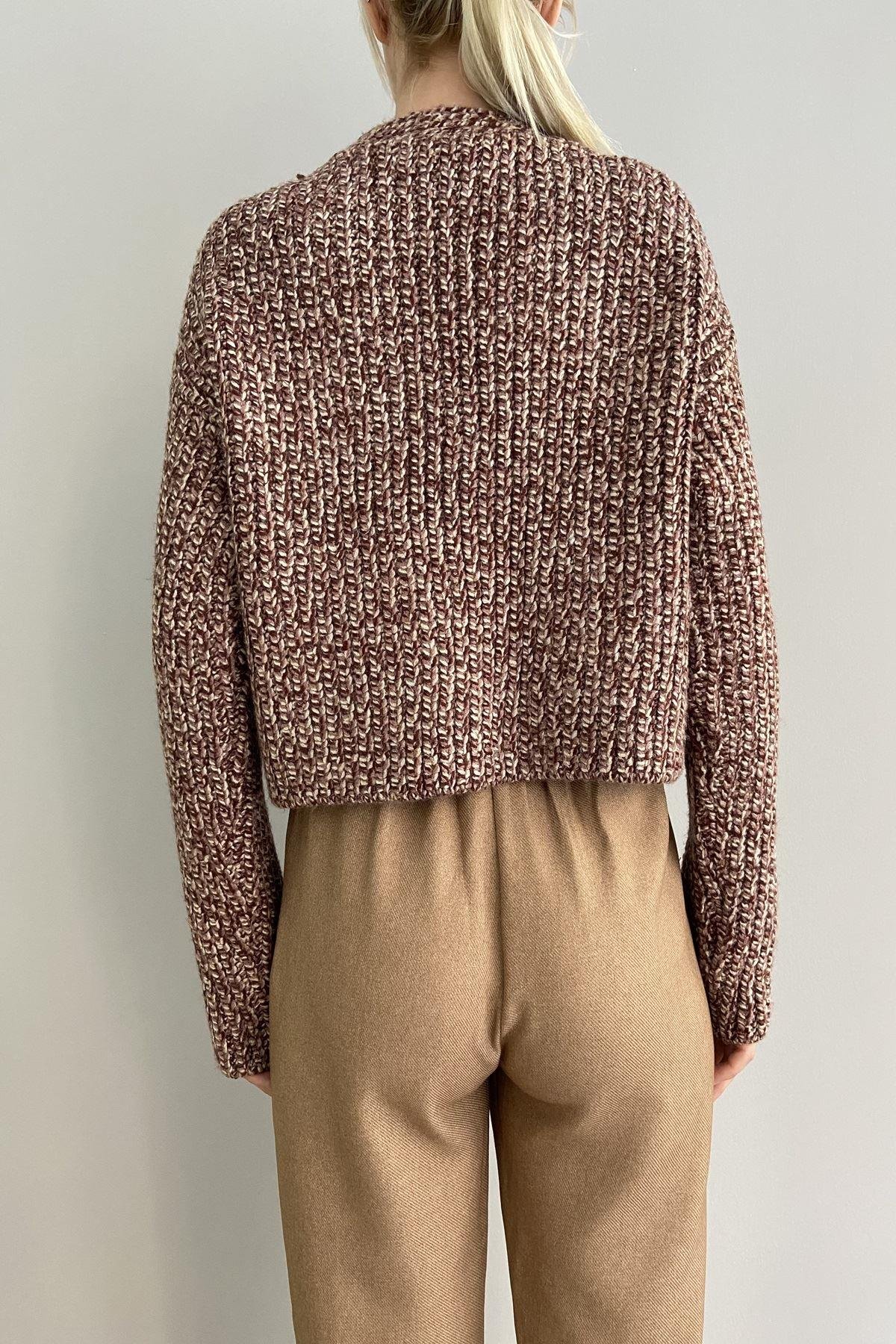 V YAKA CROP HIRKA