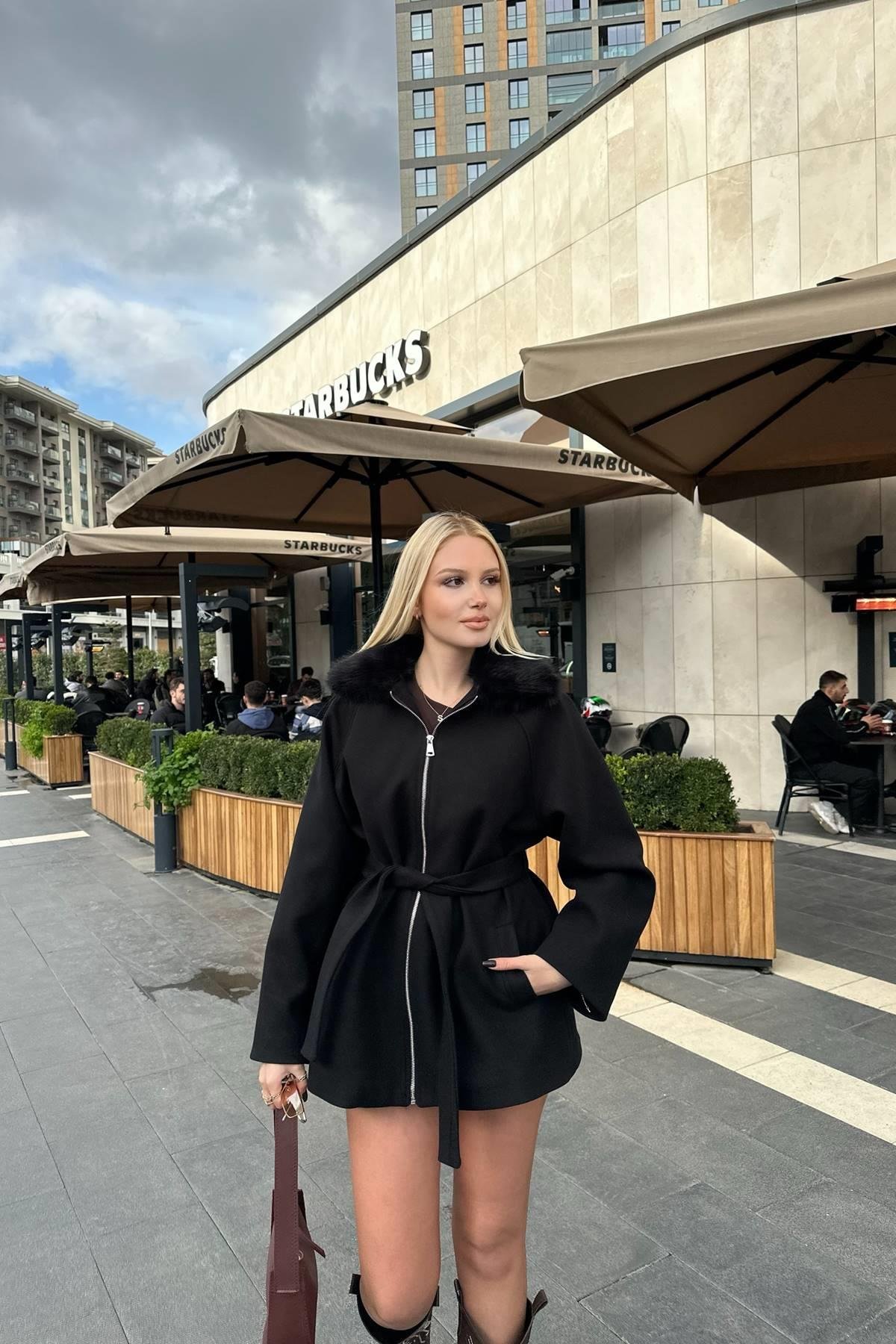 FERMUAR DETAYLI YAKASI KÜRK KISA KABAN