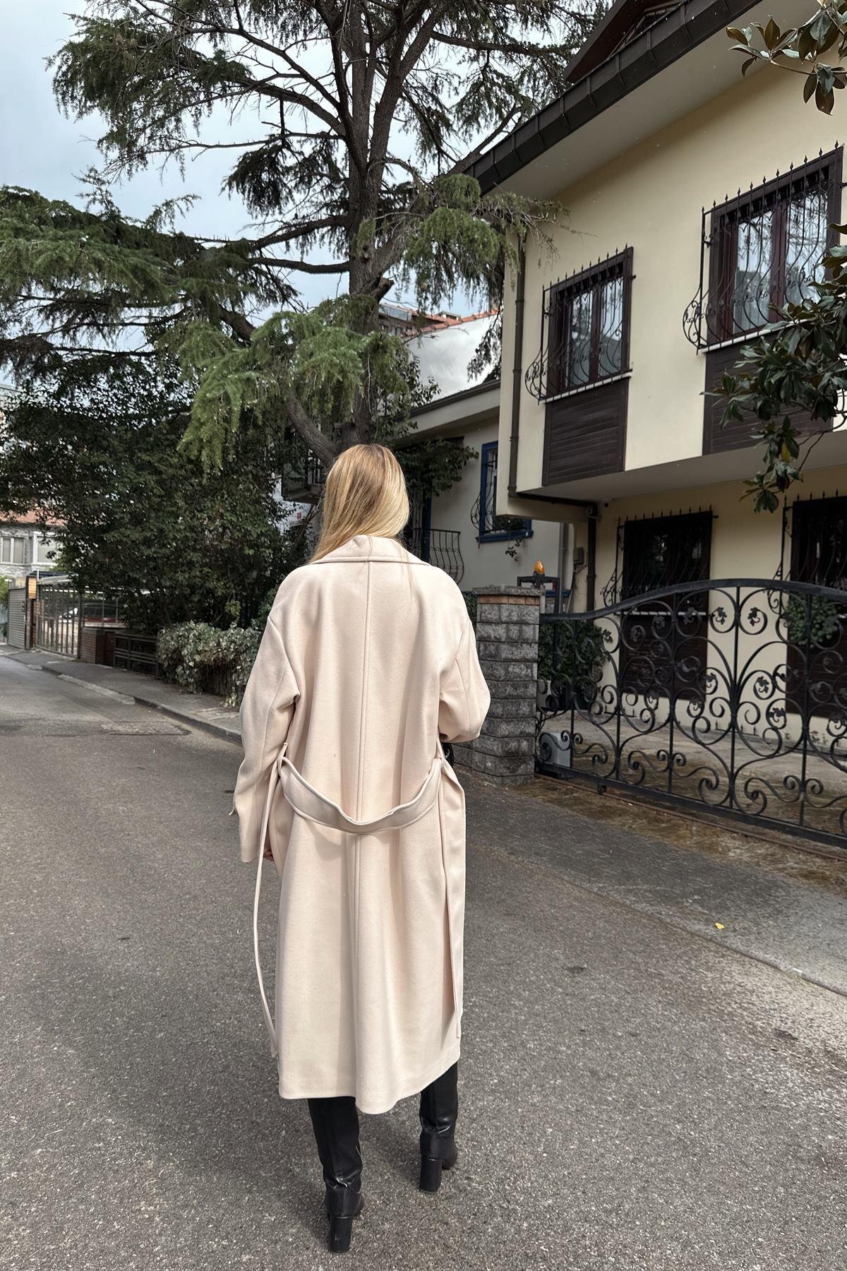 KRUVAZE YAKA KAŞE KABAN