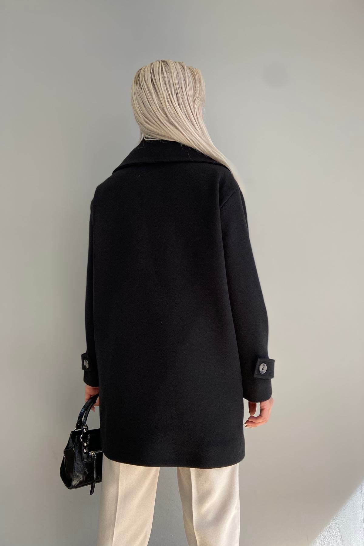 MONO YAKA KOL BİRİTLİ KISA KAŞE KABAN