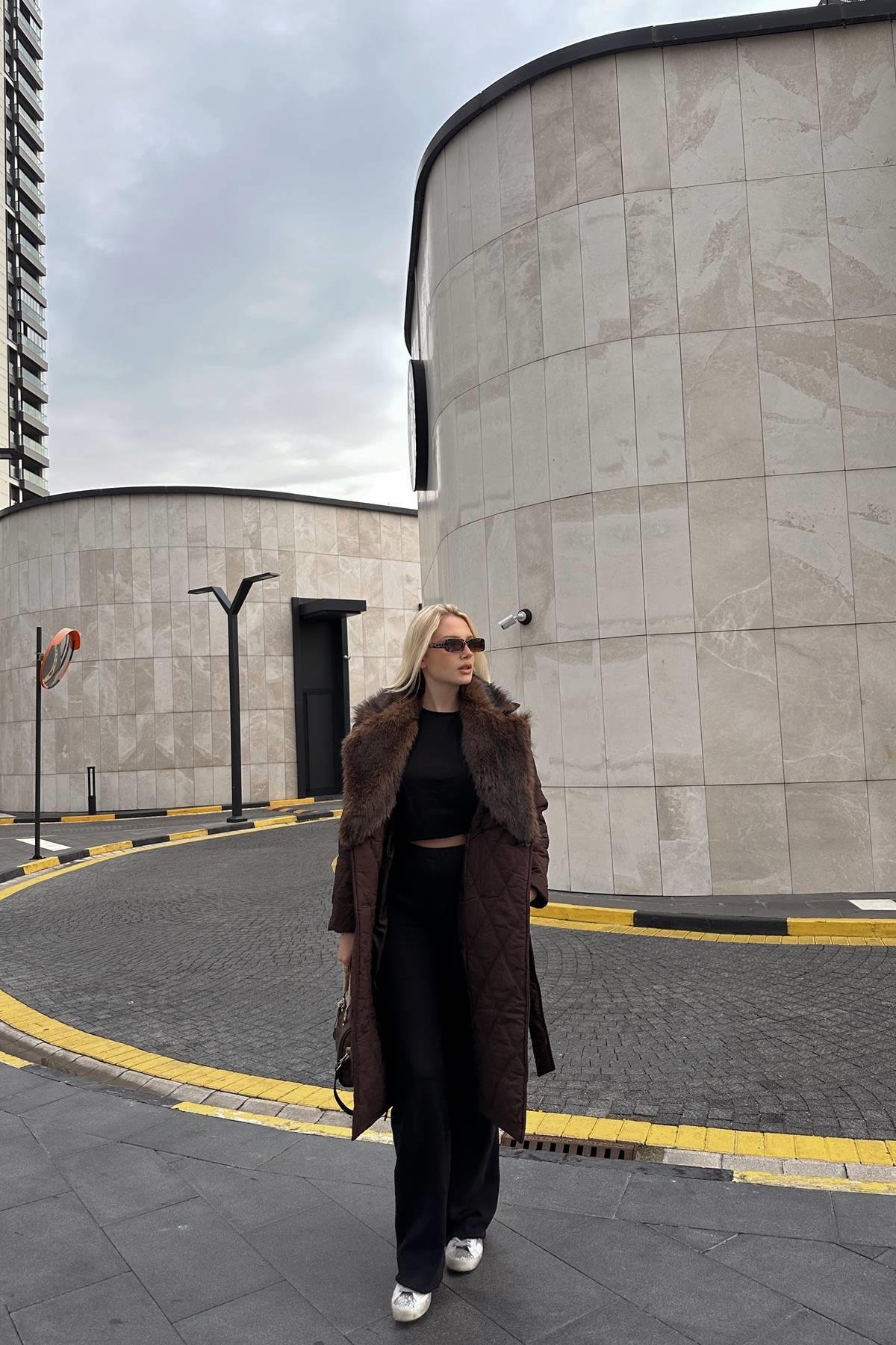 YAKA KÜRK DETAY KAPITONE KABAN
