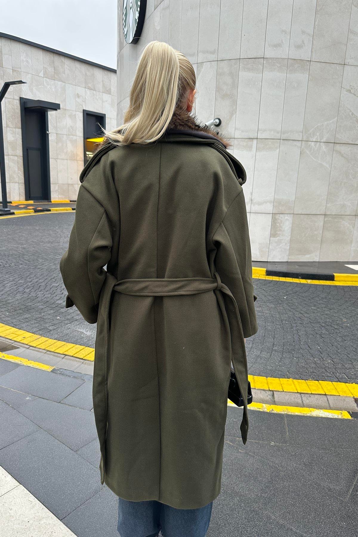 YAKA KÜRK DETAY KAŞE KABAN
