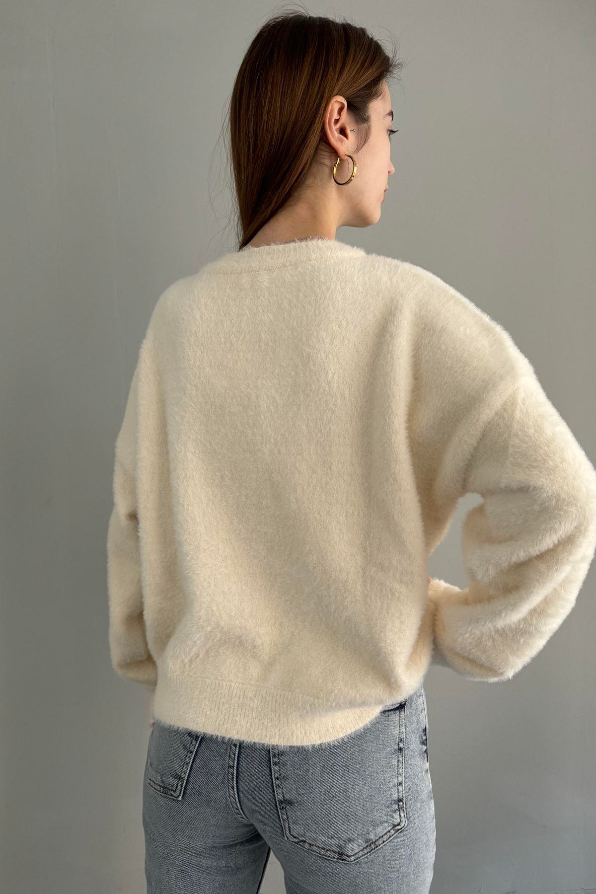 ANGORA SERPME İNCİLİ YAKA TAŞLI TRIKO KAZAK