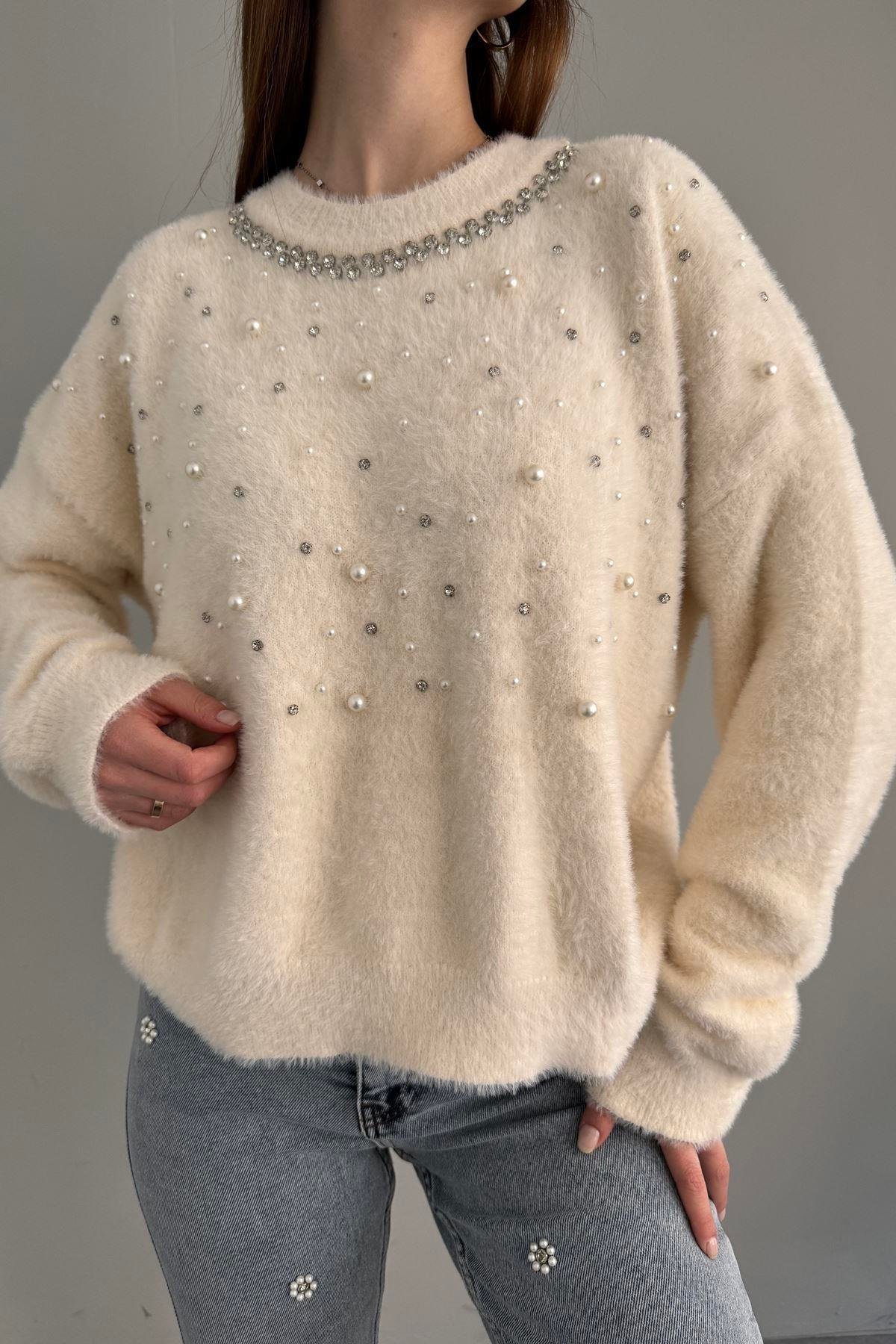ANGORA SERPME İNCİLİ YAKA TAŞLI TRIKO KAZAK