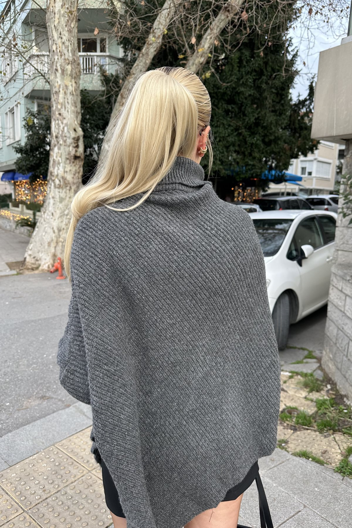 BALIKÇI YAKA ASİMETRİK DETAY TRIKO KAZAK