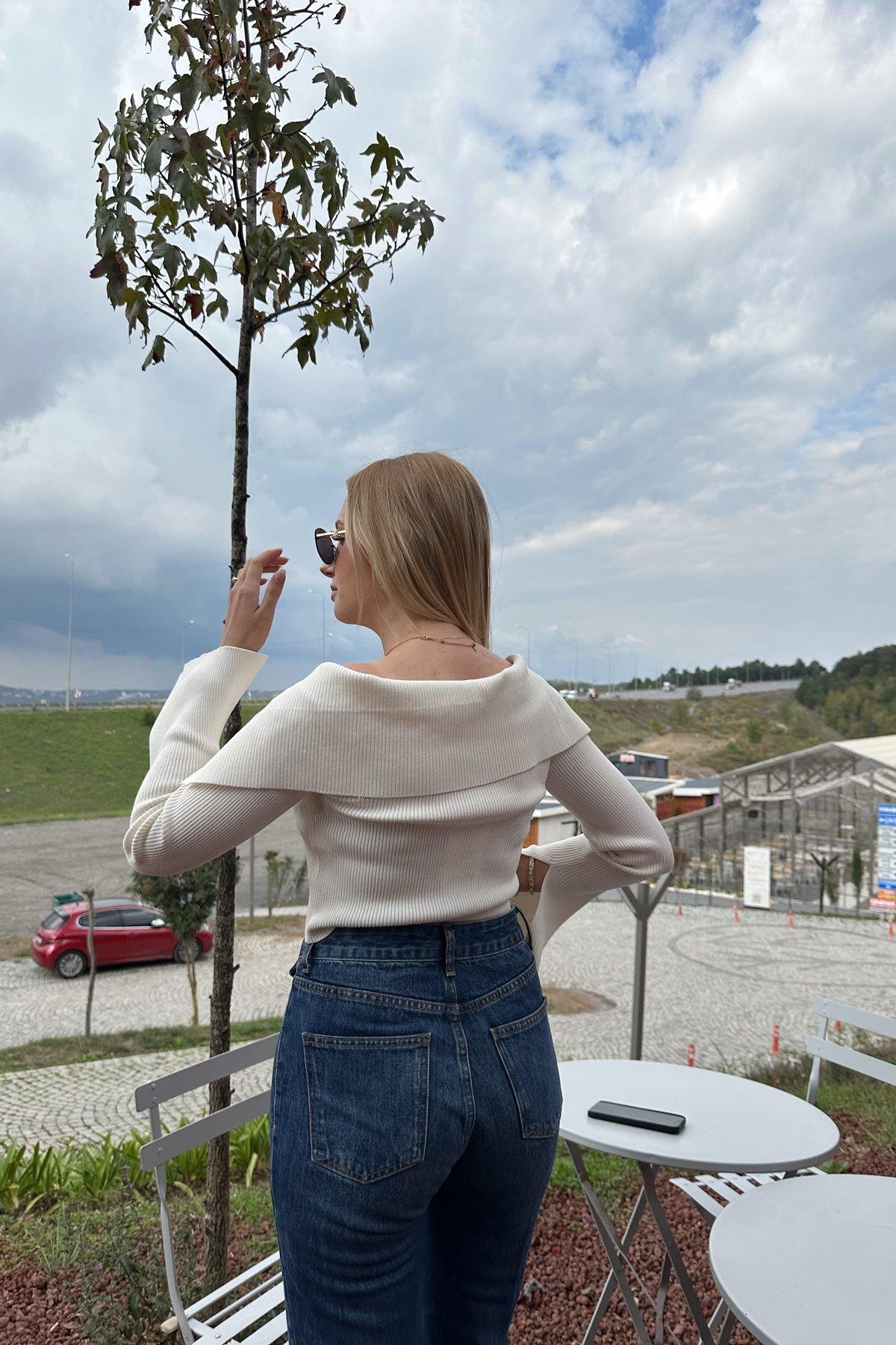 BARDOT YAKA KOL YIRTMAÇ DETAYLI FERMUARLI TRIKO