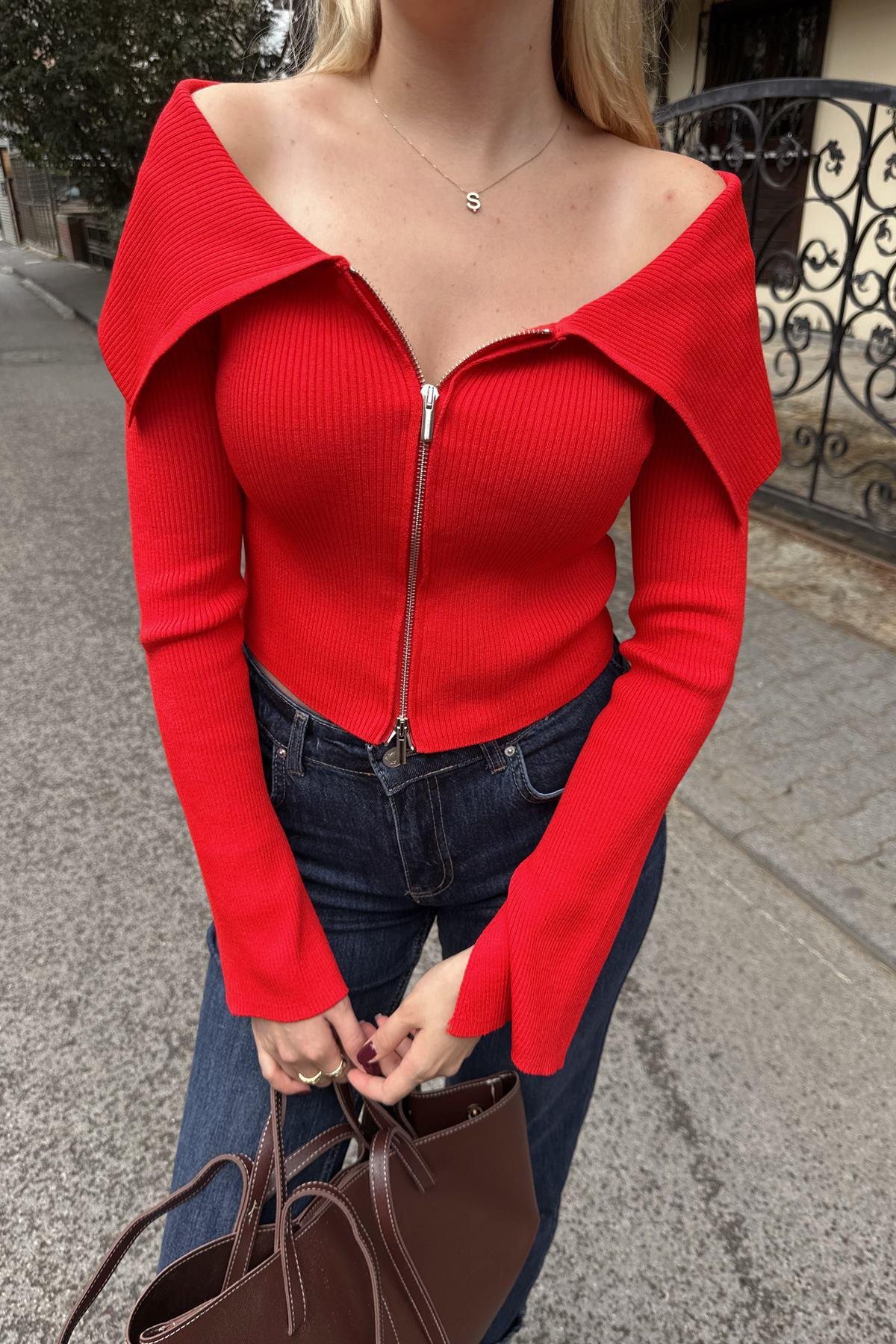BARDOT YAKA KOL YIRTMAÇ DETAYLI FERMUARLI TRIKO