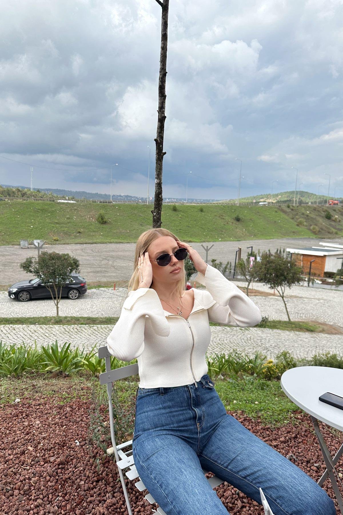 BARDOT YAKA KOL YIRTMAÇ DETAYLI FERMUARLI TRIKO