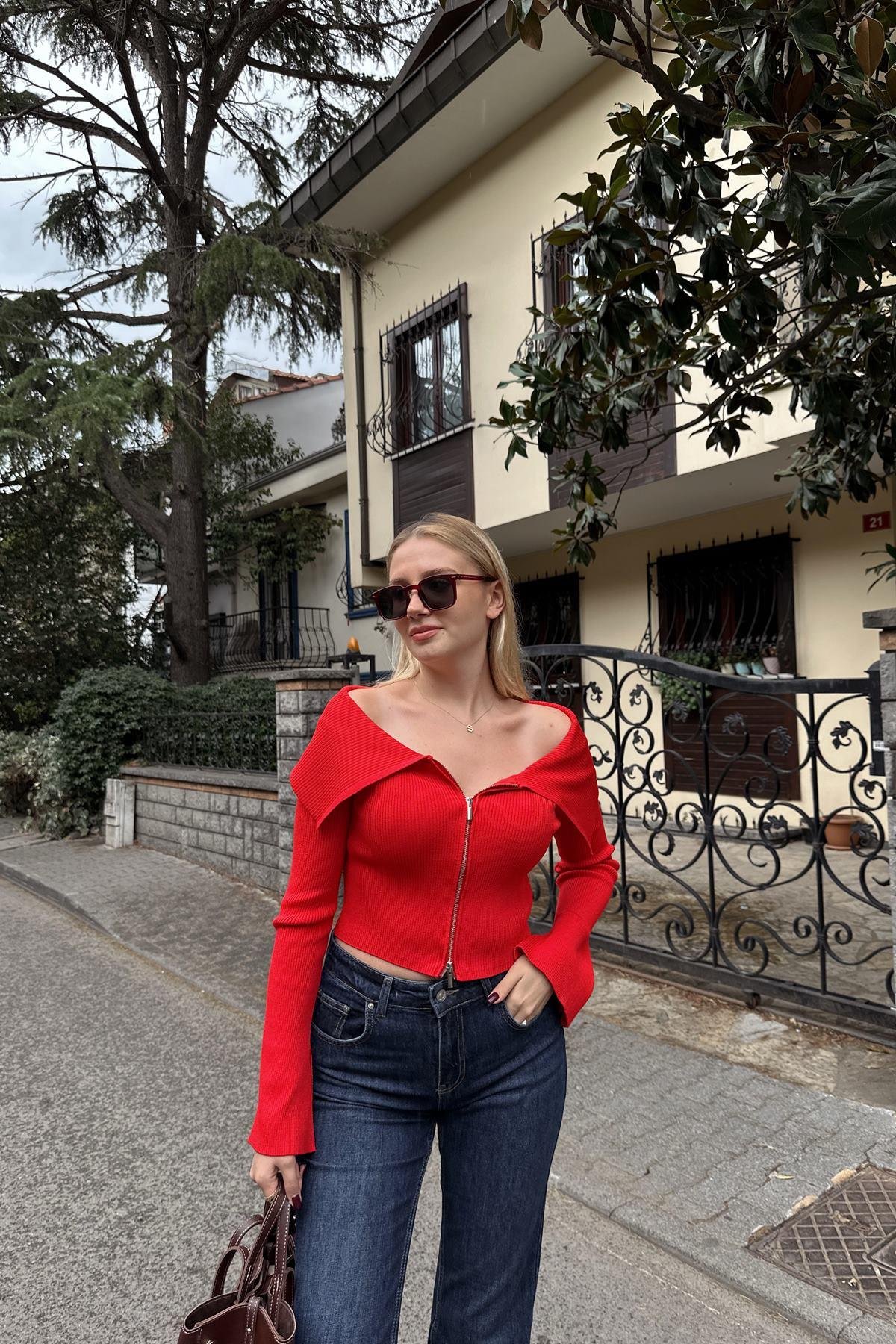 BARDOT YAKA KOL YIRTMAÇ DETAYLI FERMUARLI TRIKO
