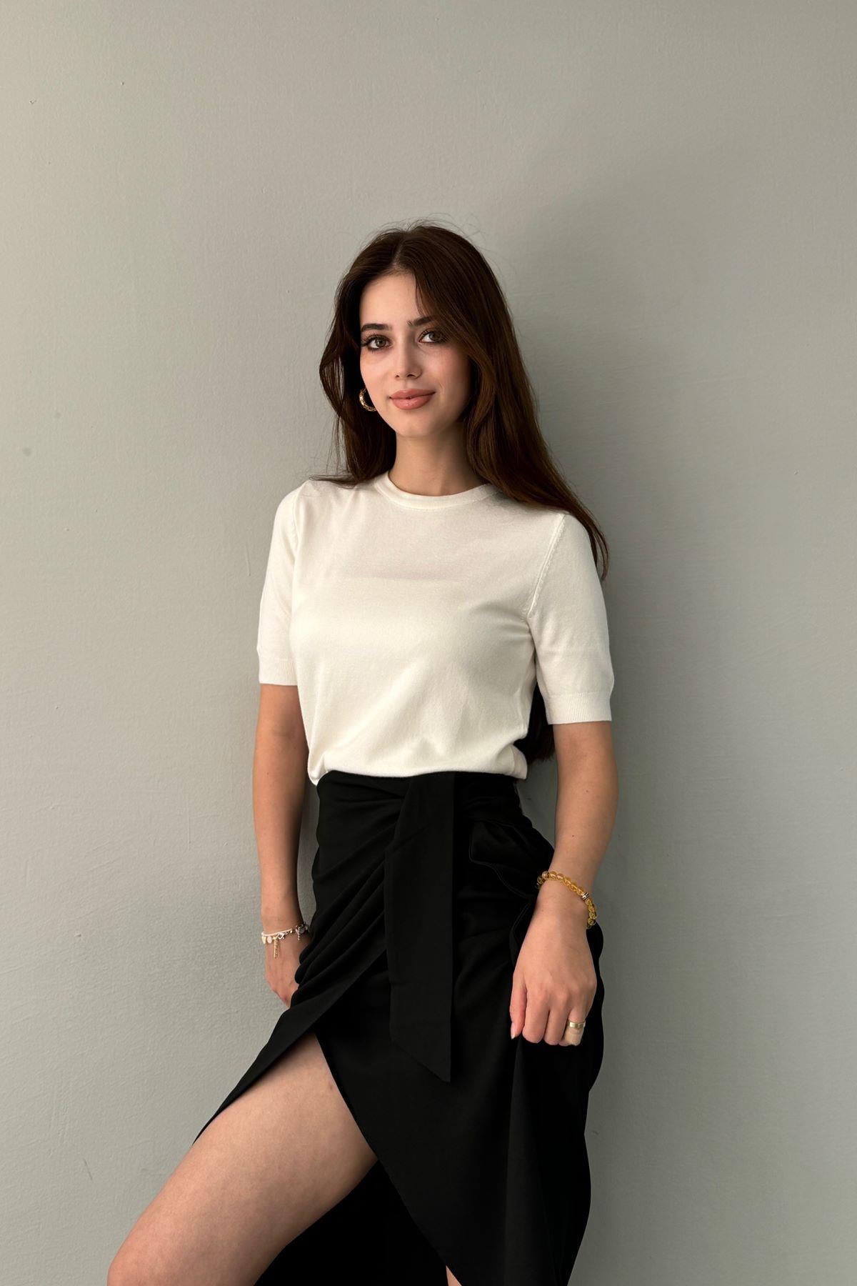 BİSİKLET YAKA ARKASI DÜĞMELİ KISA KOL TRIKO