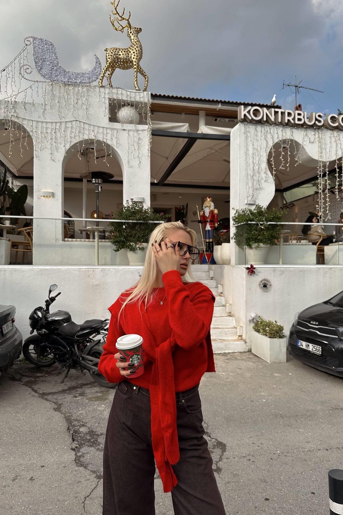 BİSİKLET YAKA ATKI DETAYLI TRIKO KAZAK