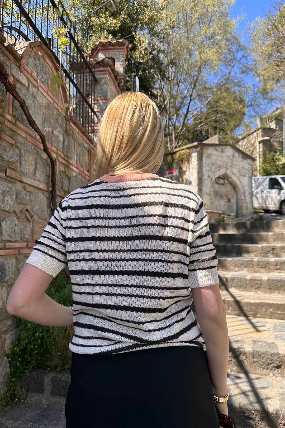 BİSİKLET YAKA ÇİZGİ DETAY KISA KOLLU TRIKO