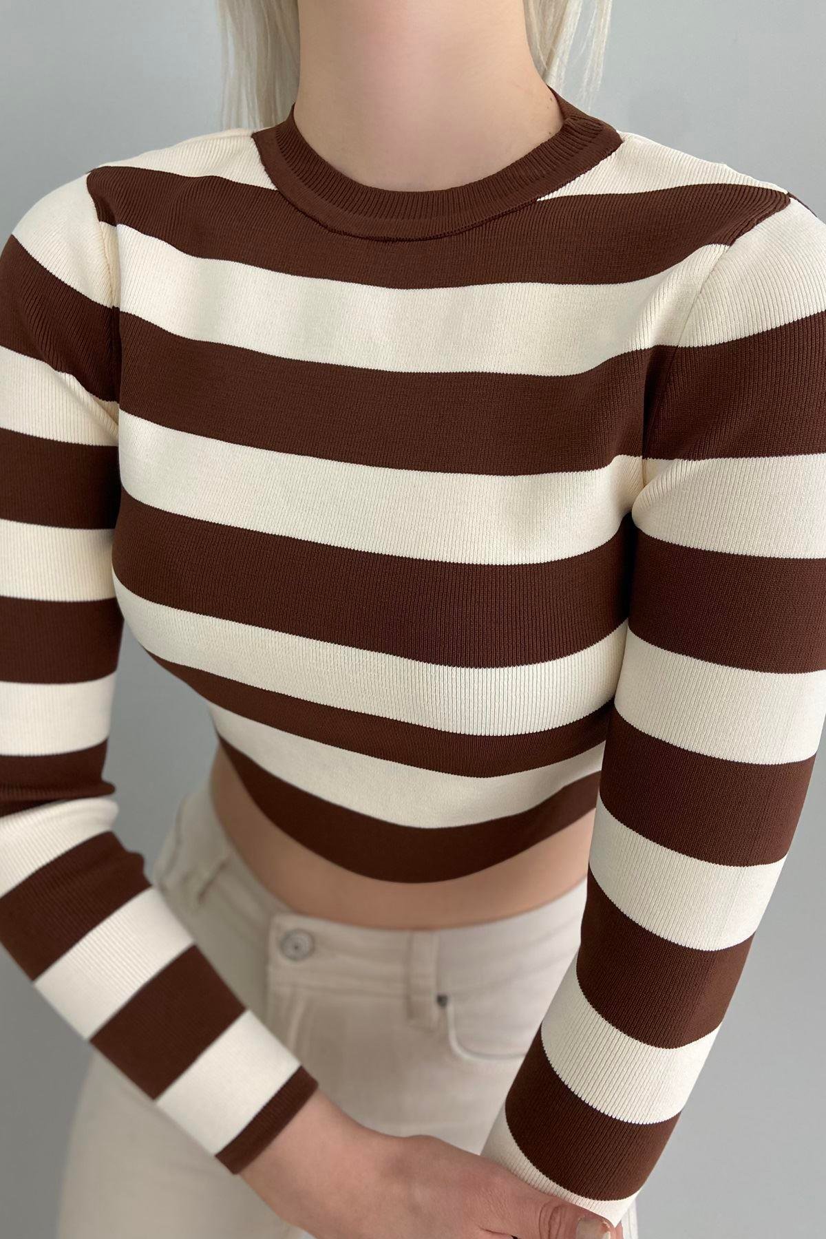 BİSİKLET YAKA ÇİZGİLİ CROP TRIKO