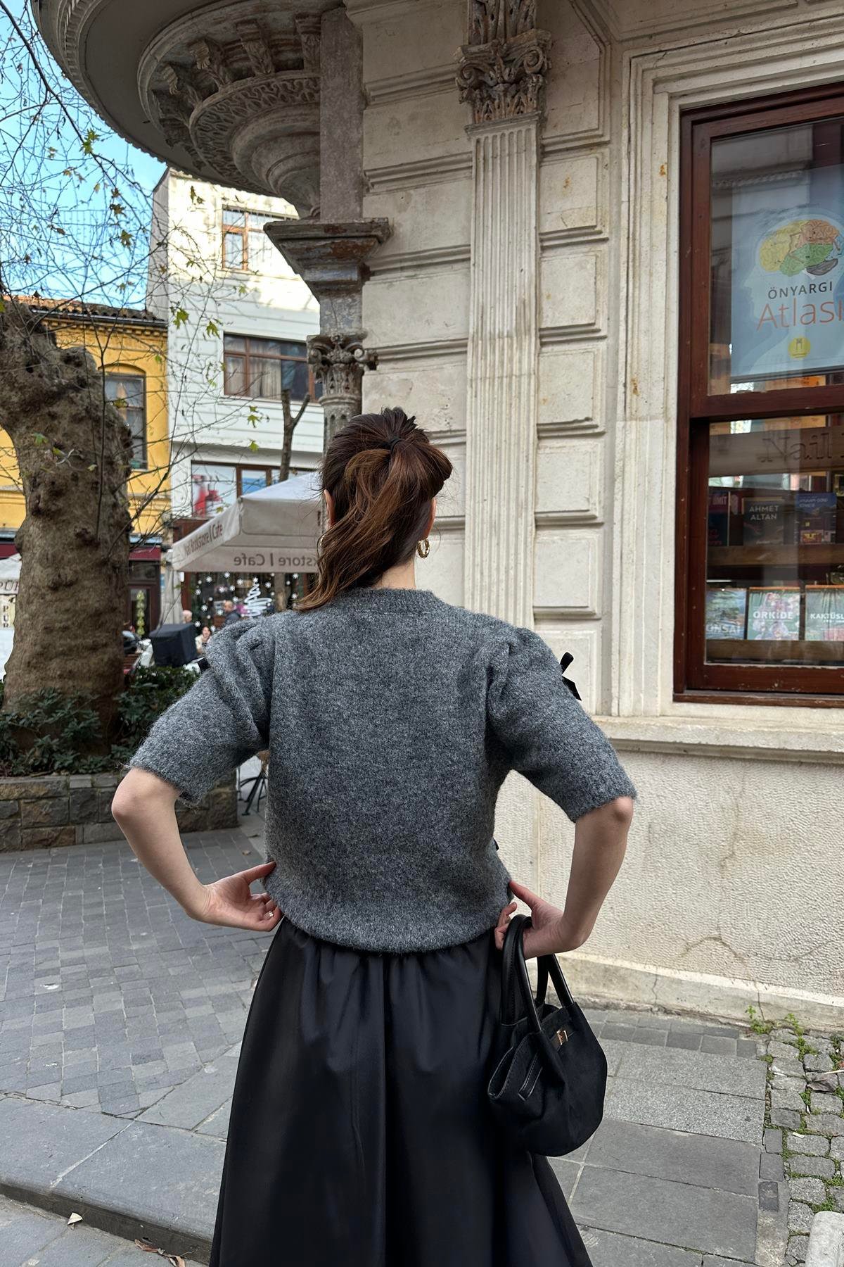 BİSİKLET YAKA FYONK DETAYLI KISA KOLLU TRIKO