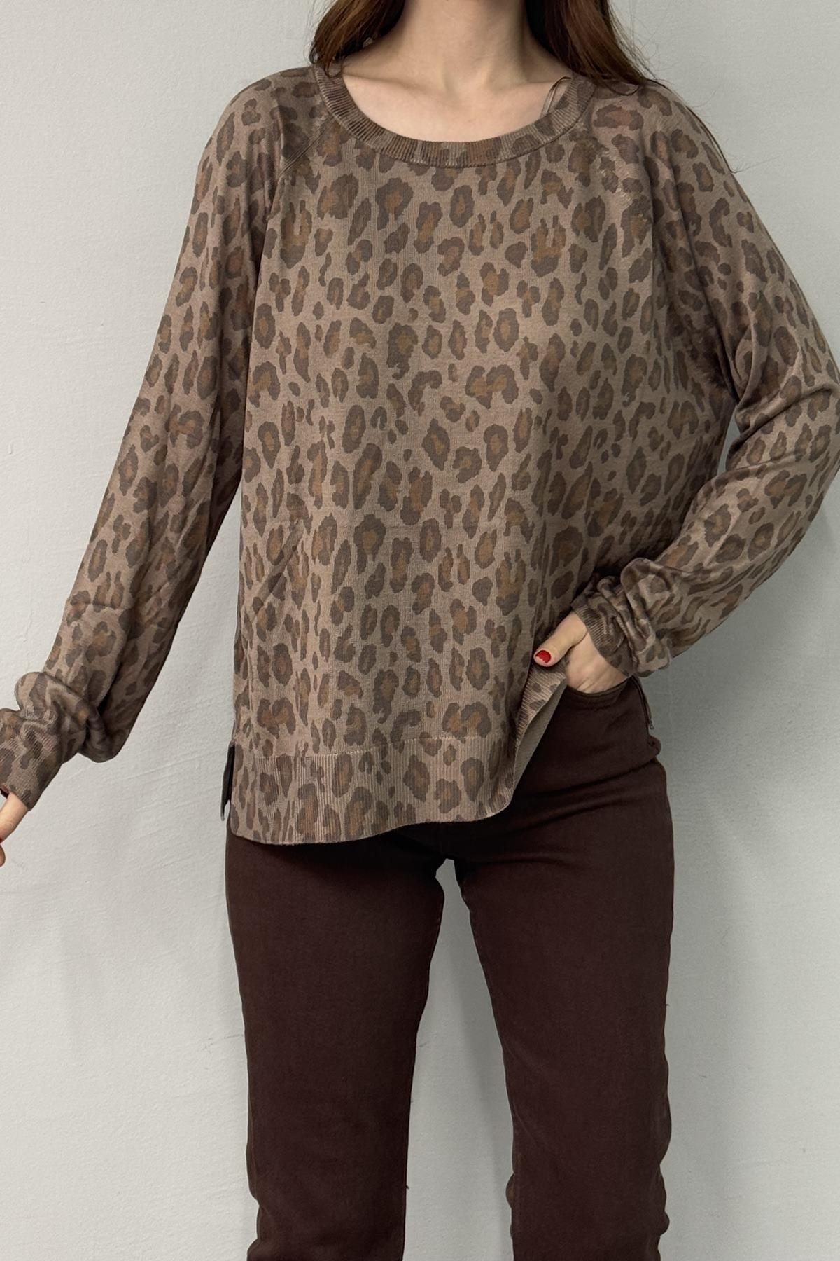 BİSİKLET YAKA LEOPAR DESEN TRIKO KAZAK