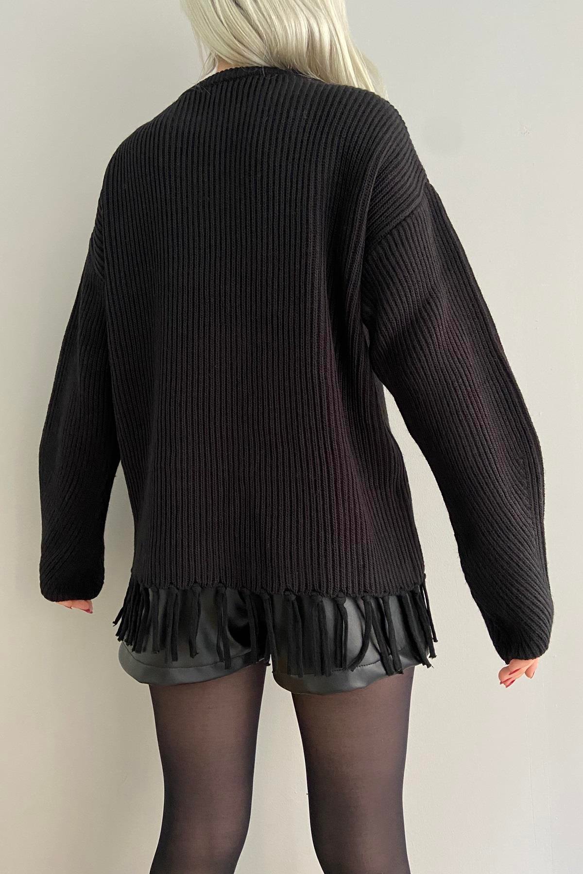 BİSİKLET YAKA PÜSKÜLLÜ KAZAK
