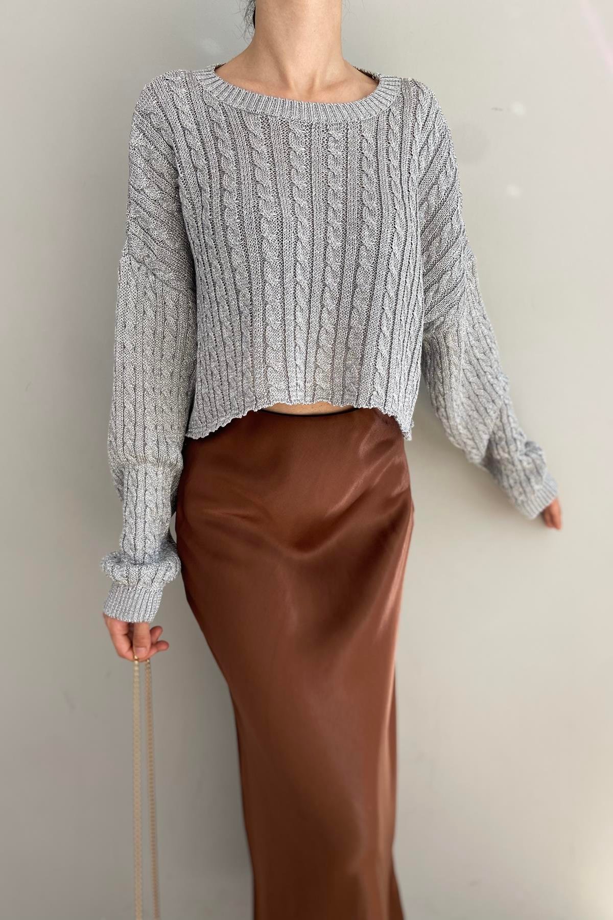 BİSİKLET YAKA SAÇ ÖRGÜLÜ CROP TRIKO