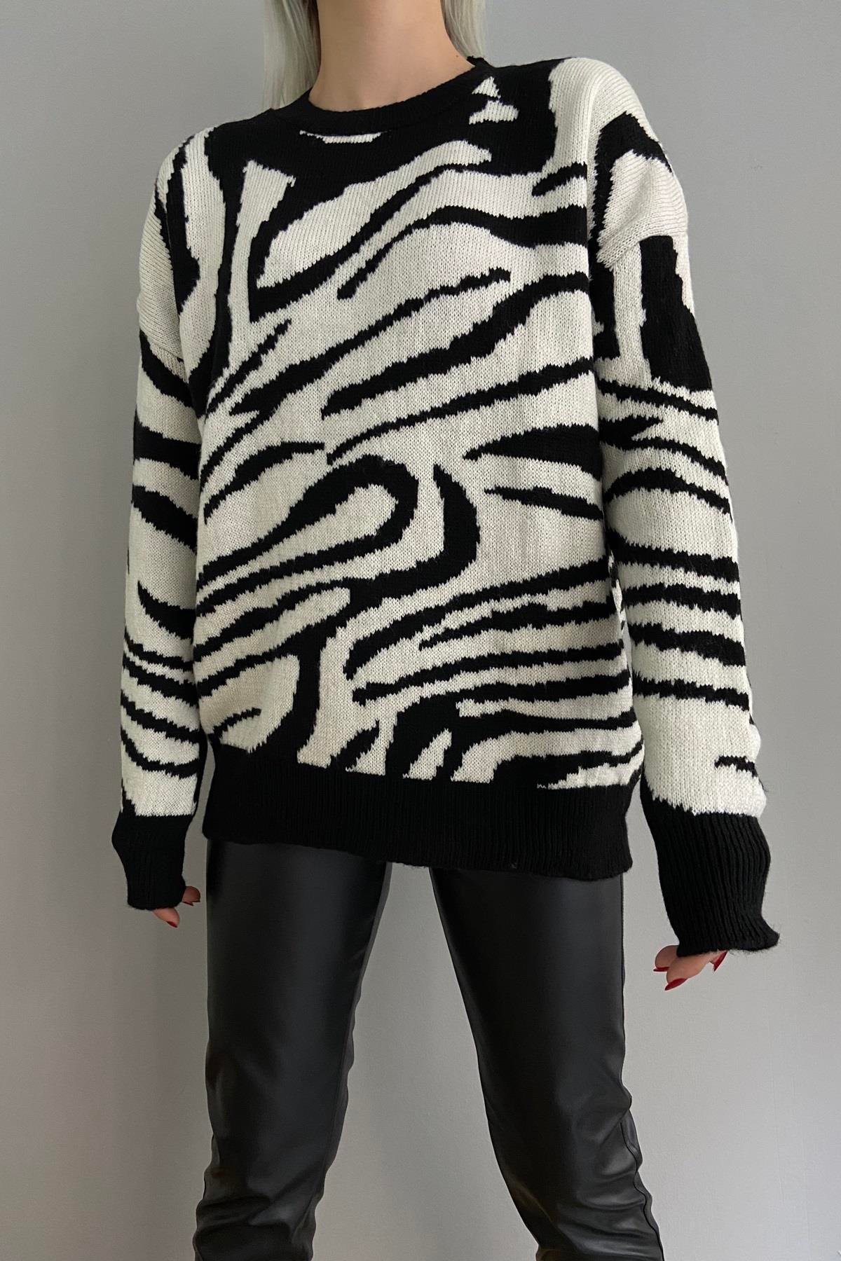 BİSİKLET YAKA  ZEBRA DESEN TRIKO