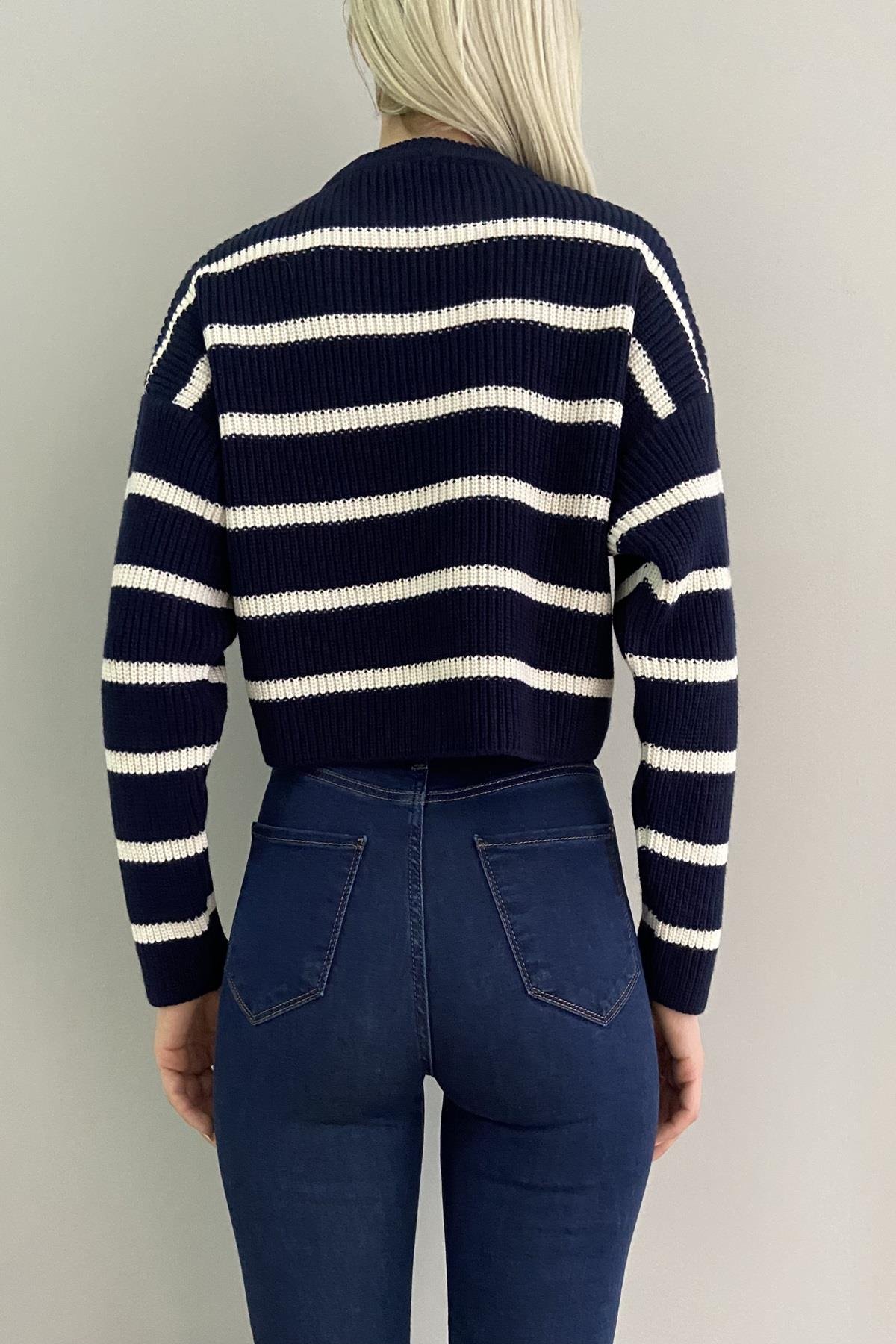 ÇİZGİLİ CROP KAZAK