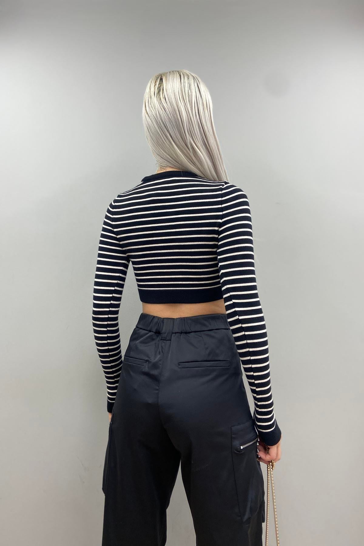 ÇİZGİLİ CROP TRIKO KAZAK